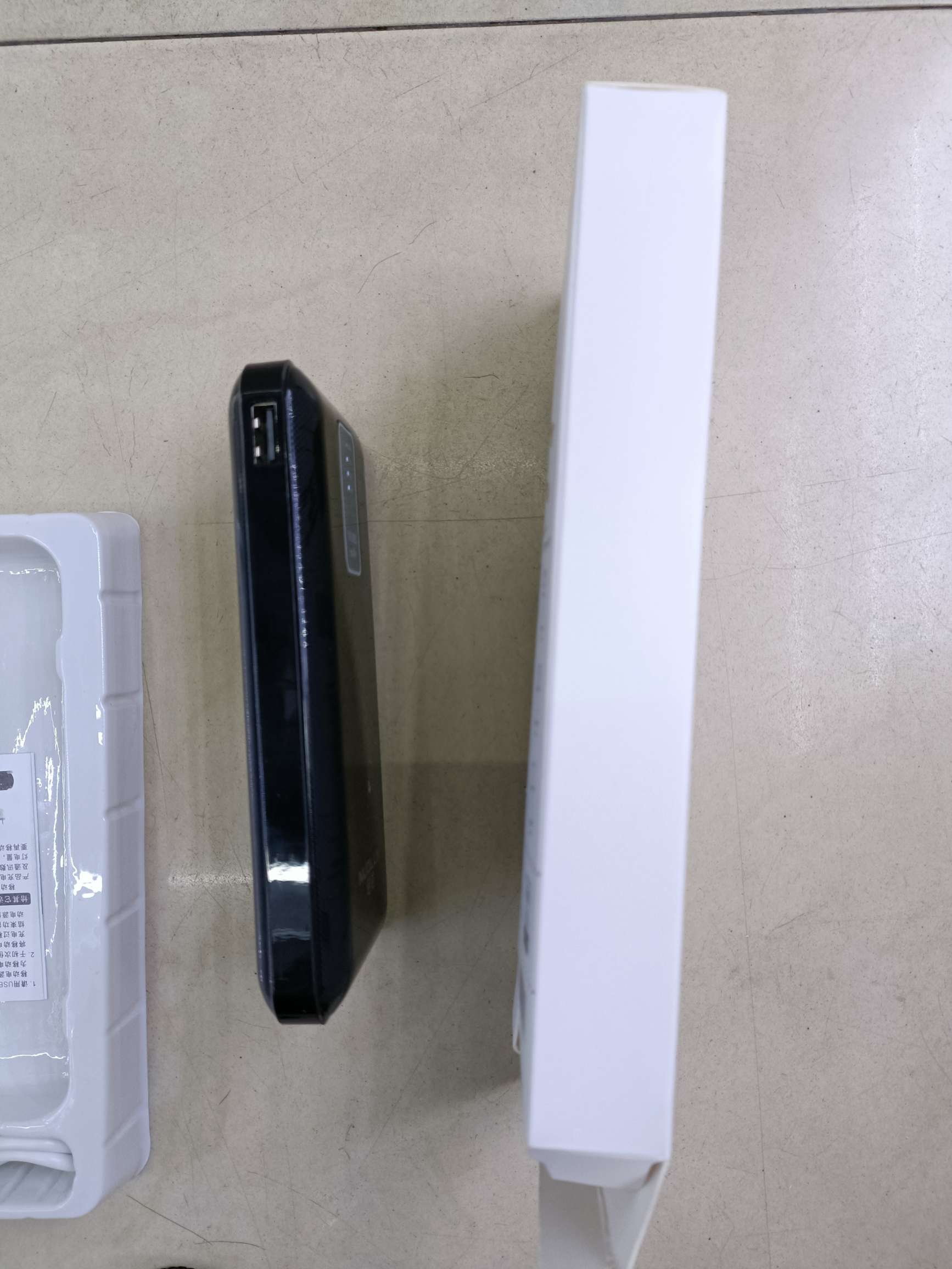 The one-piece comes with a four-wire charging bank mobile power supply Specification drawing