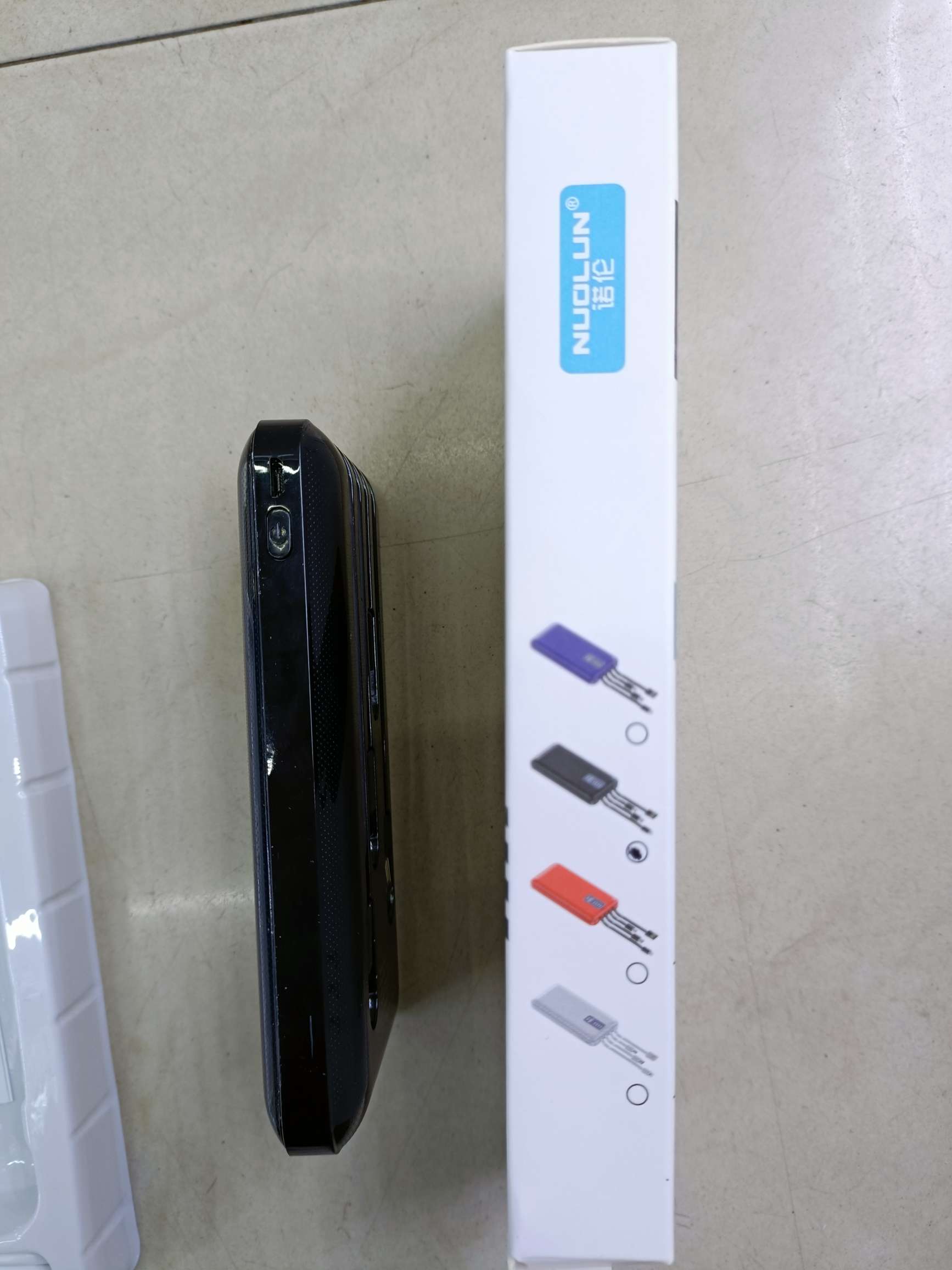 The one-piece comes with a four-wire charging bank mobile power supply Application Scenario