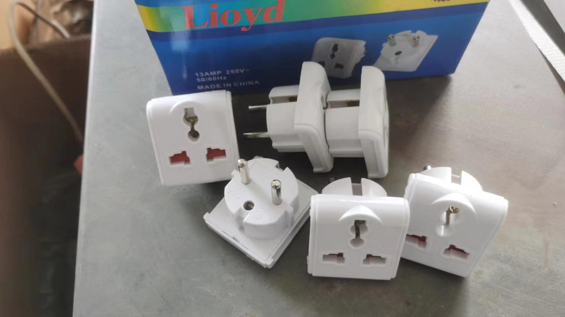 Cross-border goods from US to Aussie to German standard converter plug UK to European standard adapter European standard round flat plug