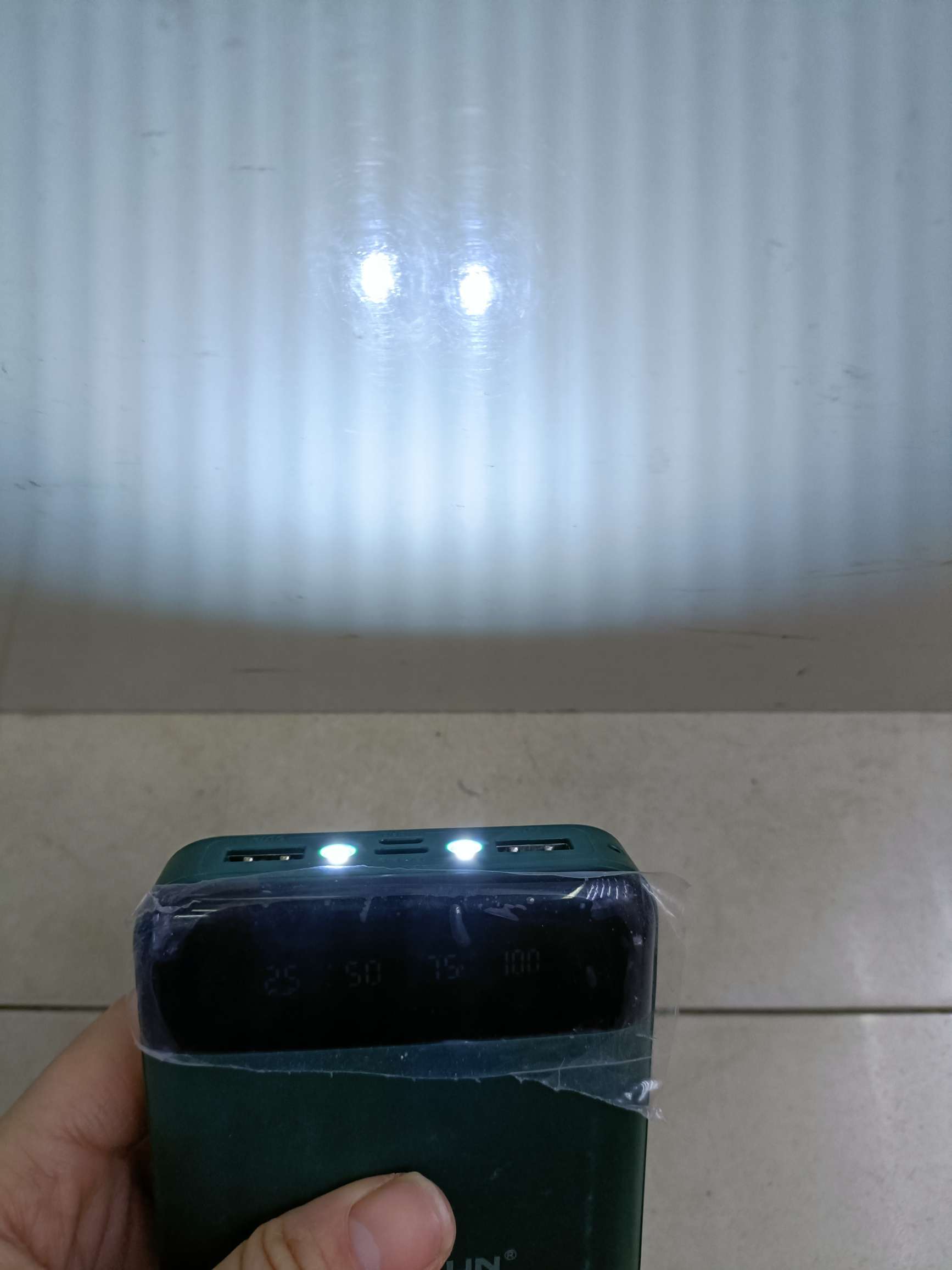 Square one four-wire two-light charging bank Application Scenario