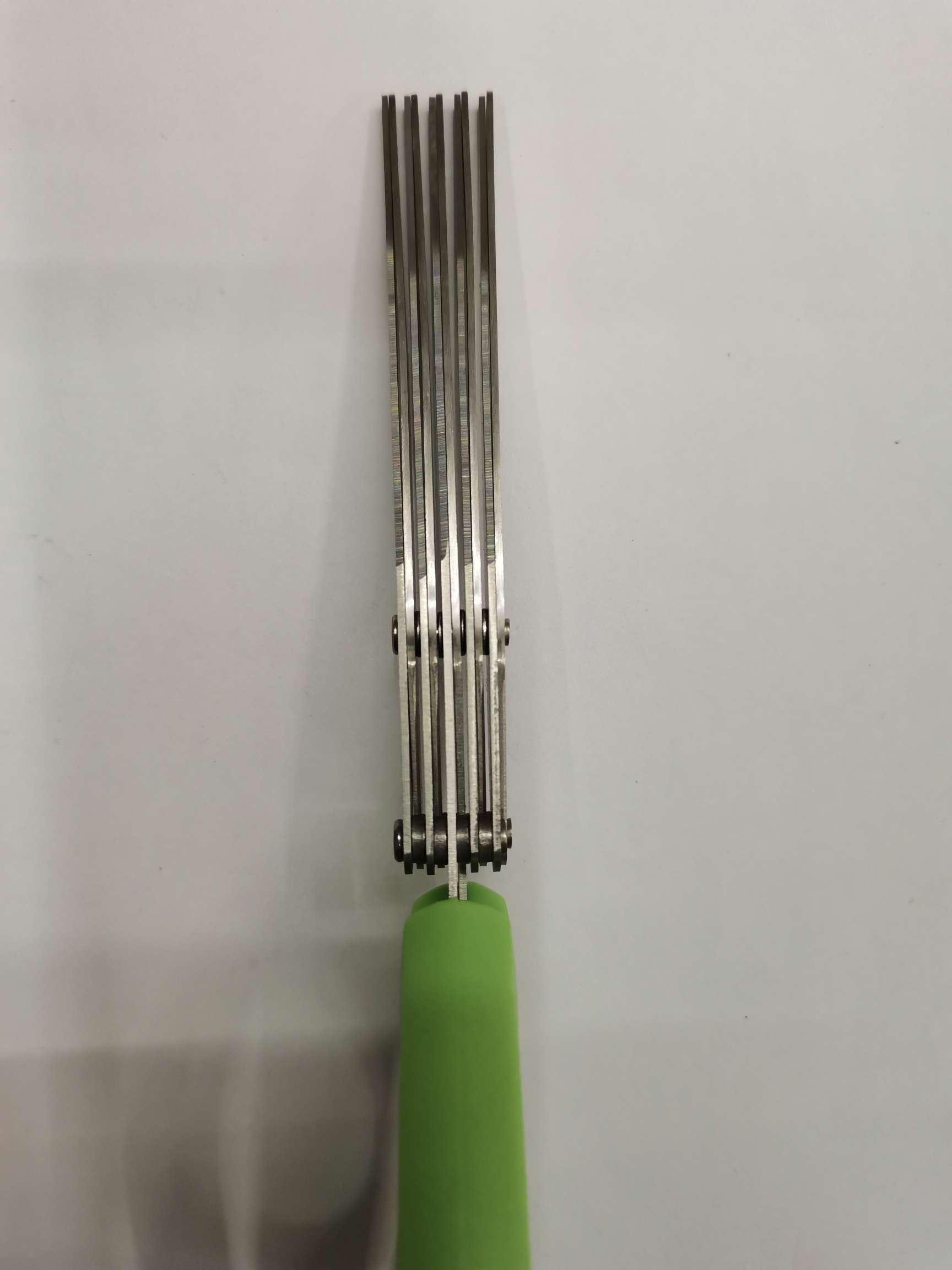 Paper shredders, stainless steel scissors, scissors, general merchandise scissors, hardware knives, cutting tools, five-layer scissors, scallion scissors Application Scenario