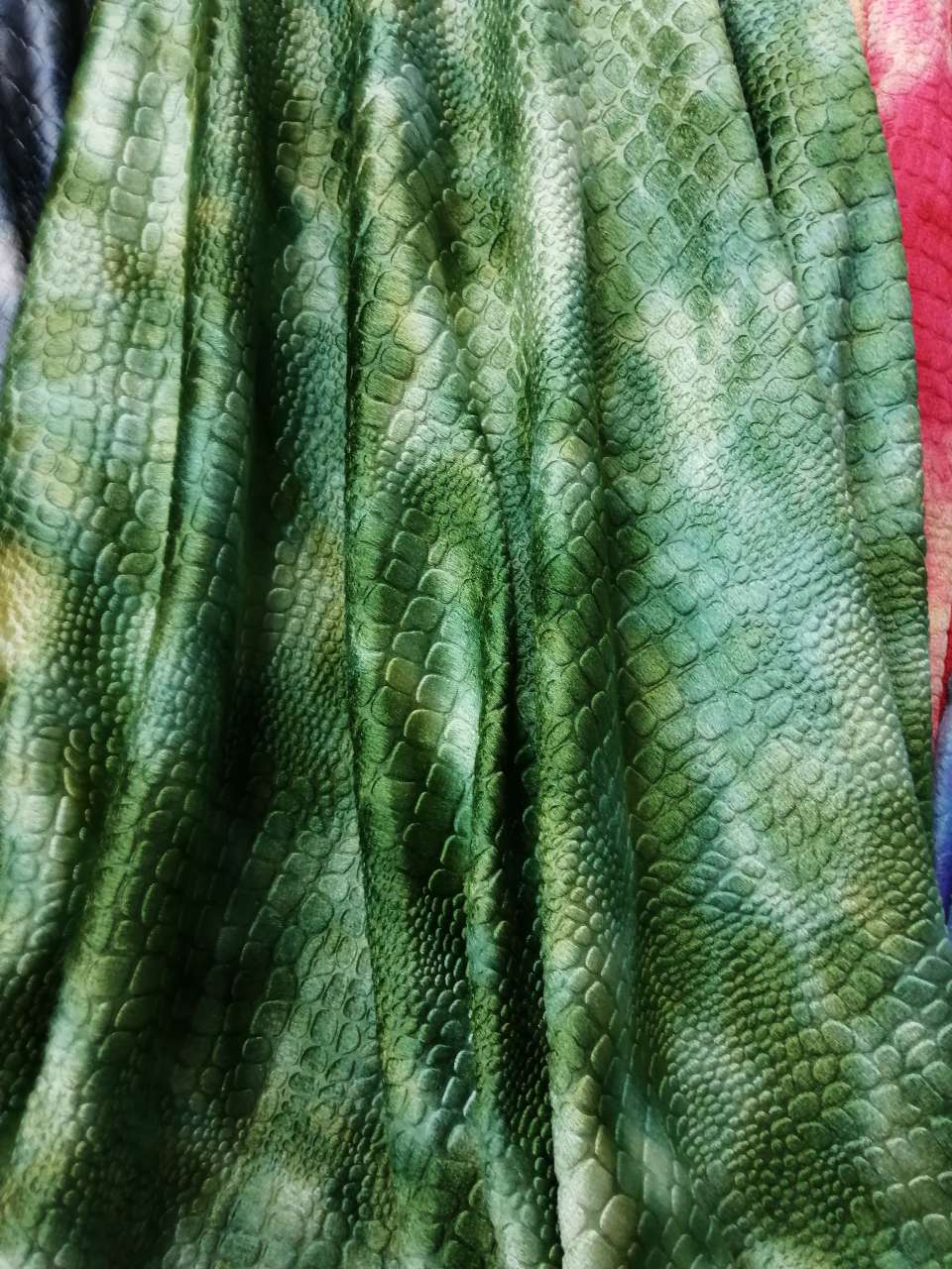 Short Plush Tie Dye Crocodile Dinosaur Fabric, It Is Polyester Silk Made Into A Door Width Of 155-160Cm, Can Be Made For Clothing Toys Throw Pillows Jewelry Shoes, Etc., Welcome New And Old Customers Before Purchase Item Picture