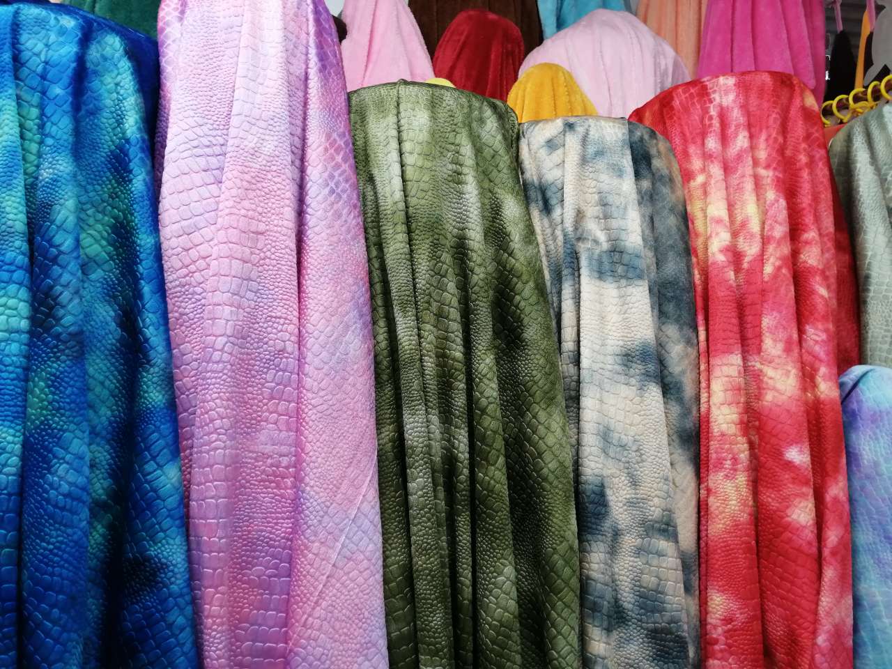 Short Plush Tie Dye Crocodile Dinosaur Fabric, It Is Polyester Silk Made Into A Door Width Of 155-160Cm, Can Be Made For Clothing Toys Throw Pillows Jewelry Shoes, Etc., Welcome New And Old Customers Before Purchase details Picture