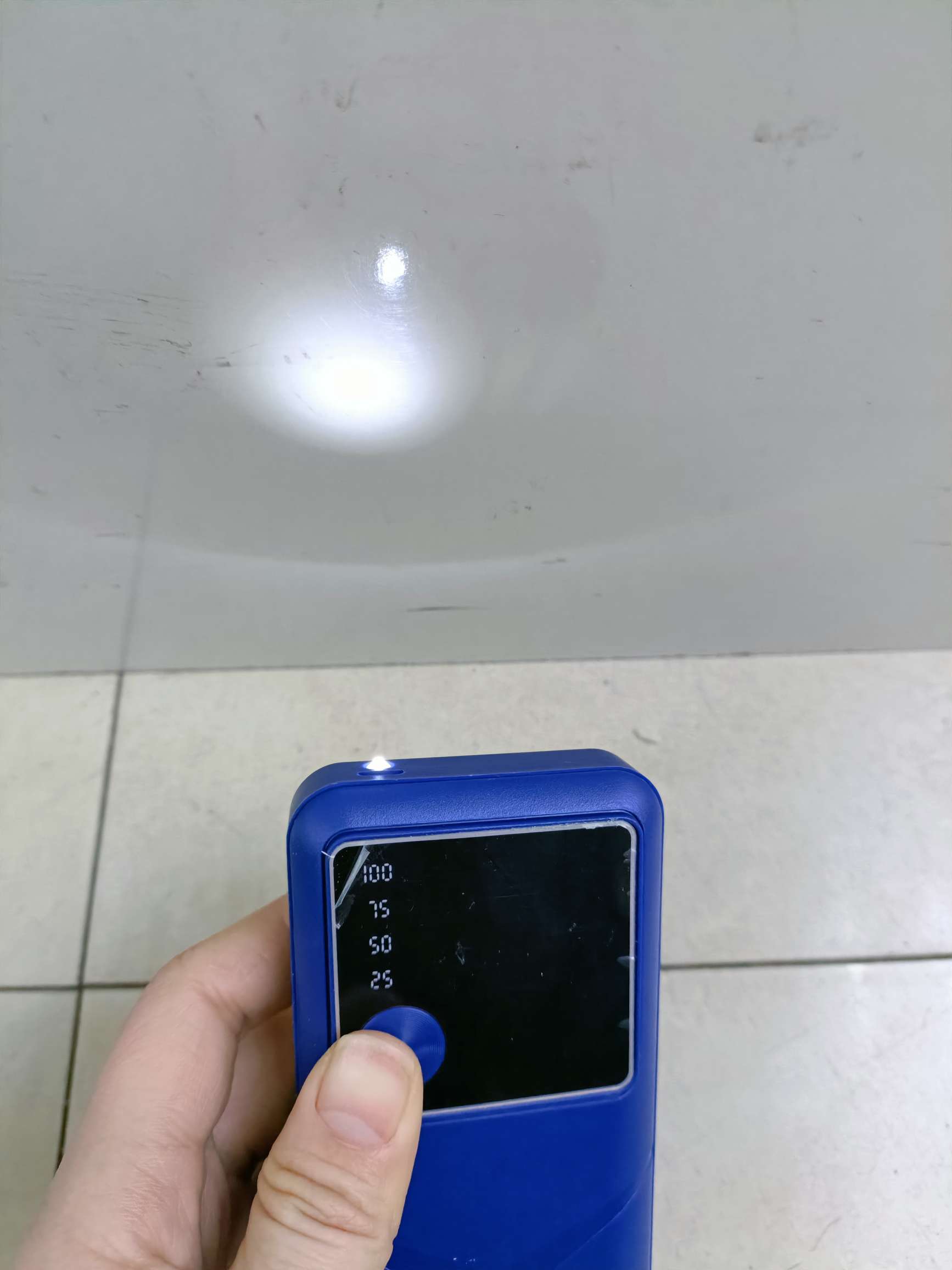 Removable three-wire charging bank with light mobile power supply Item Picture