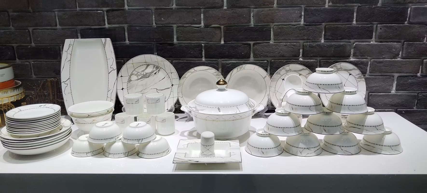Jingdezhen Bone China Tableware Ceramic Large Set Of Tableware Application Scenario
