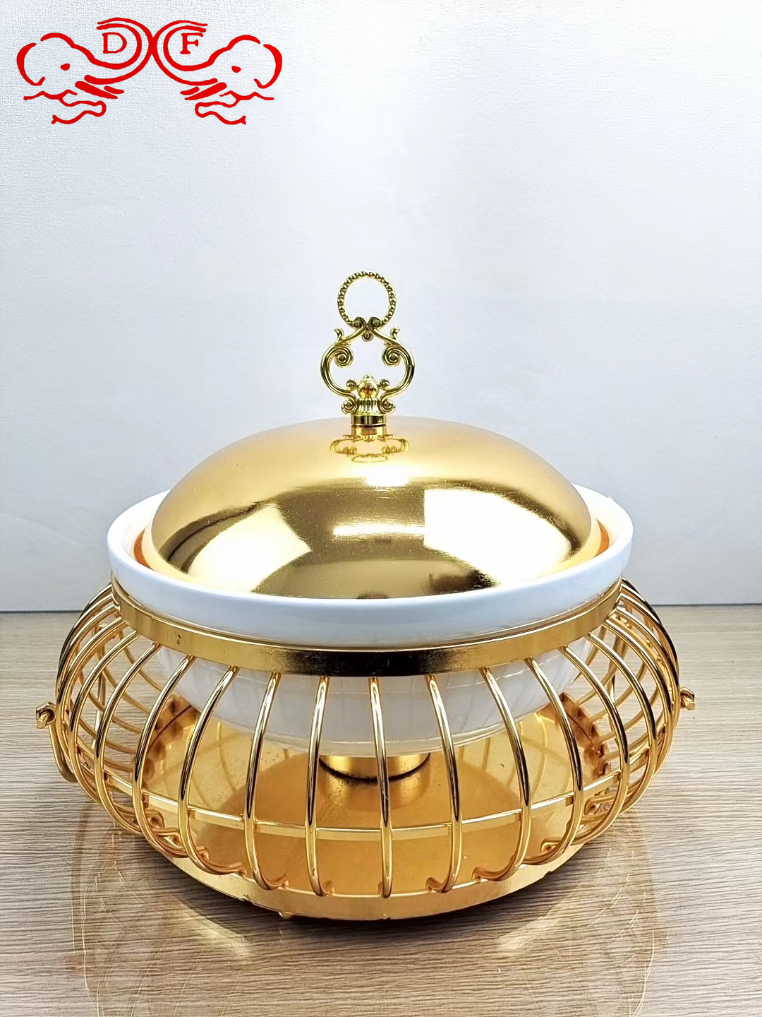 DF68093 Stainless steel buffet stove Hotel Restaurant Round heating and holding stove Hydraulic transparent lid stove DF Trading House Application Scenario
