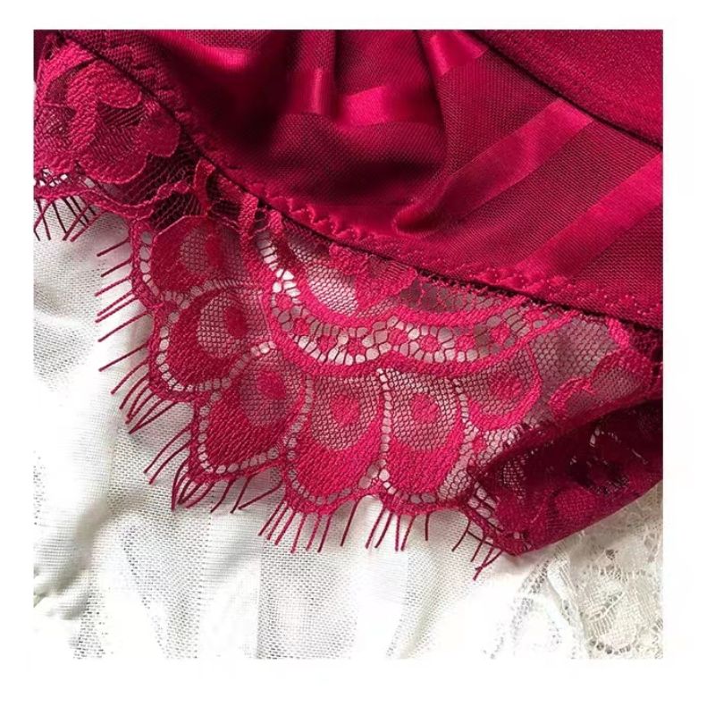 The Mystery of the Magic Box: European and American INS sexy peachy buttocks, high waist, fan-shaped eyelashes, lace trim, half T pants, thongs Application Scenario