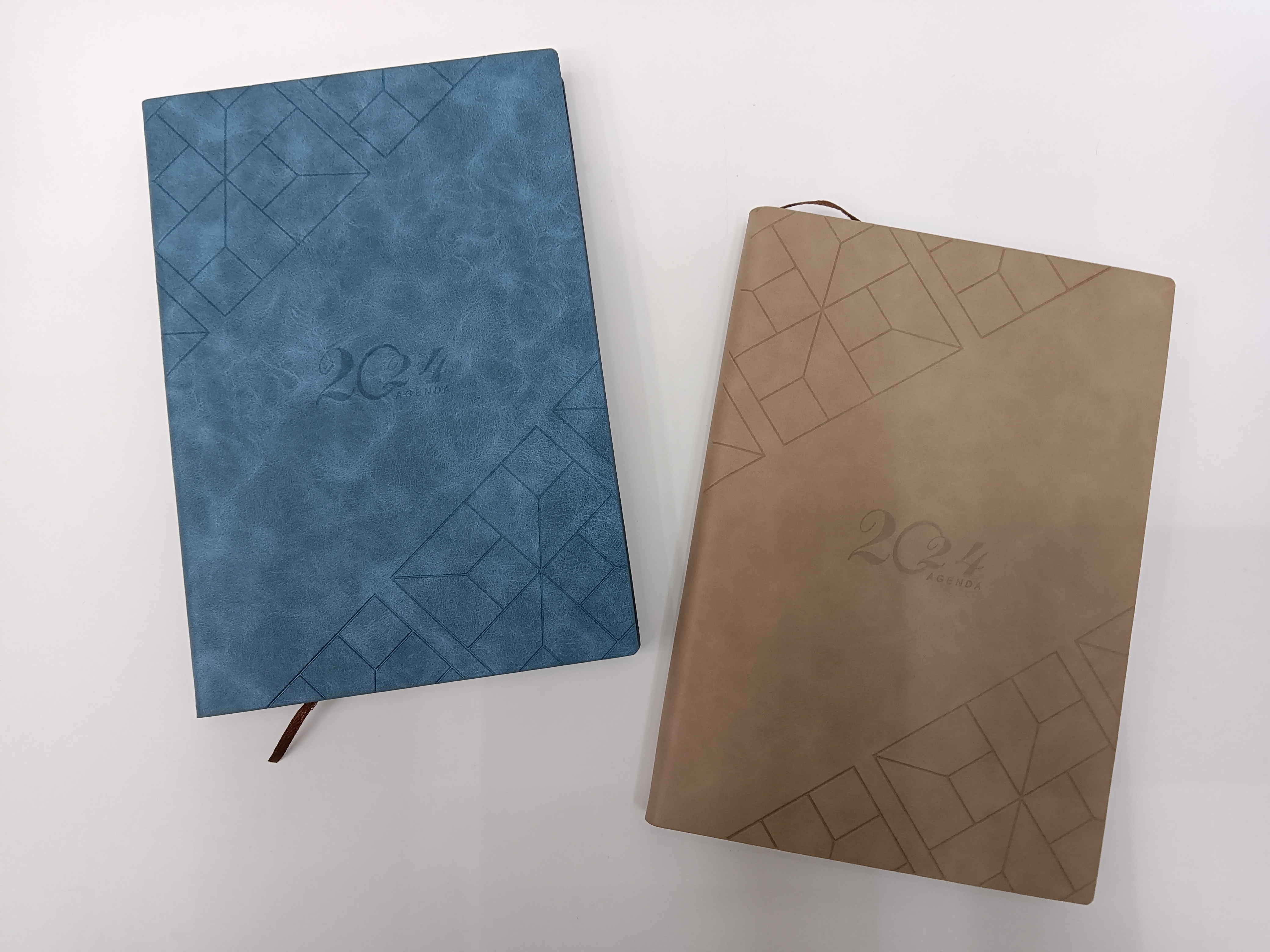 Venta directa de fábrica calendario libro 2024 nuevo innovación impresión multicolor opcional soporte español árabe francés lisboa, etc puede ser dibujo personalizado pic 1