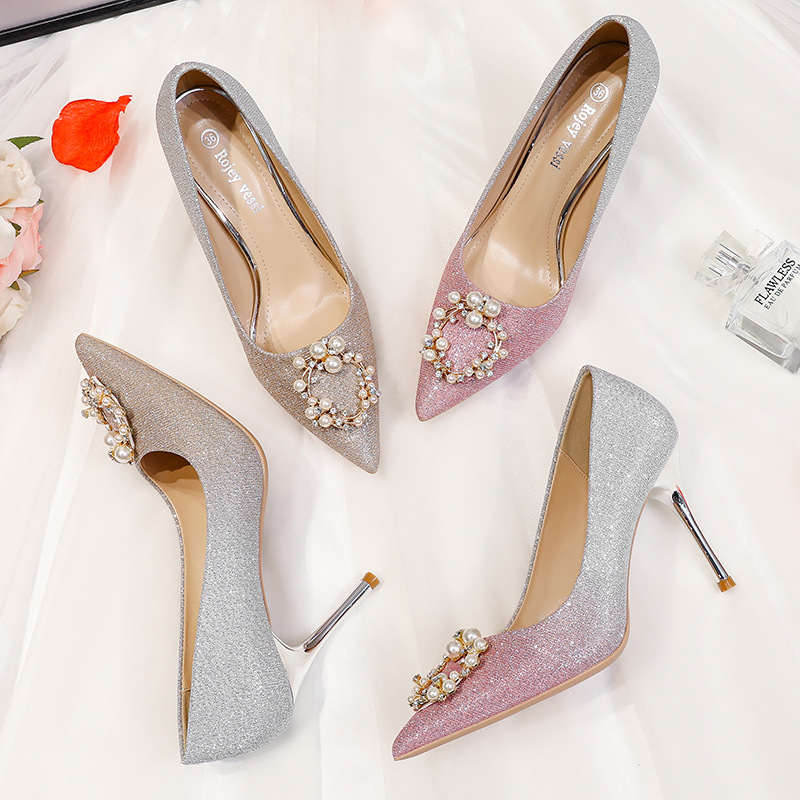 A Wedding Shoes For Women 2023 Autumn New Bride Shoes Pointed Single Shoes With Pearl Buckle Gradual High Heels Application Scenario