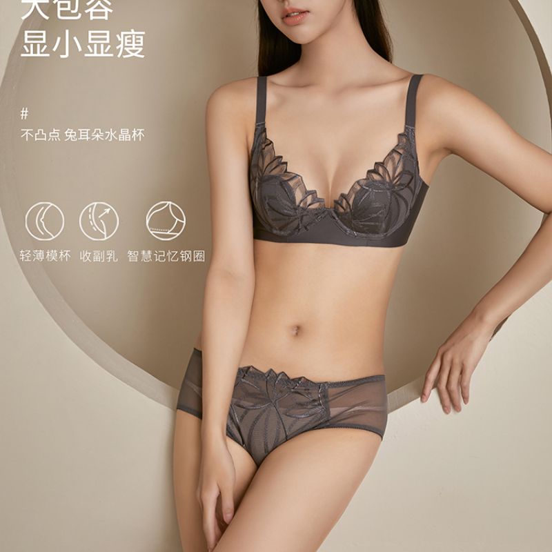 The Mystery of the Magic Box: The bra with a large bust makes you look smaller. The thin lingerie is designed to tuck in the breasts, prevent sagging, and has no underwire. The adjustable style is sexy and gathers together Item Picture