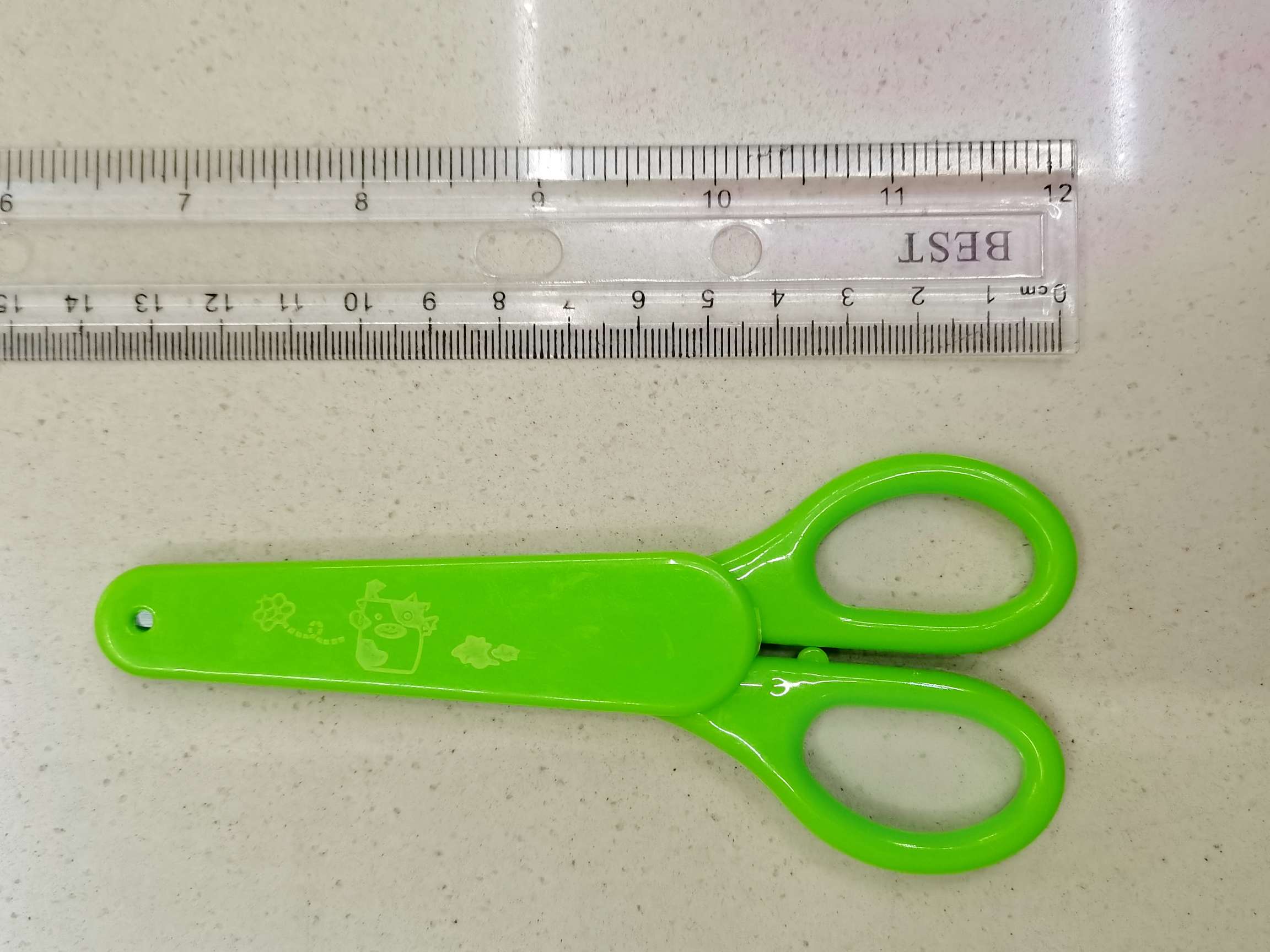 Office and educational knives and scissors, student scissors, stationery scissors, student scissors with sockets
Children's scissors, office scissors undefined