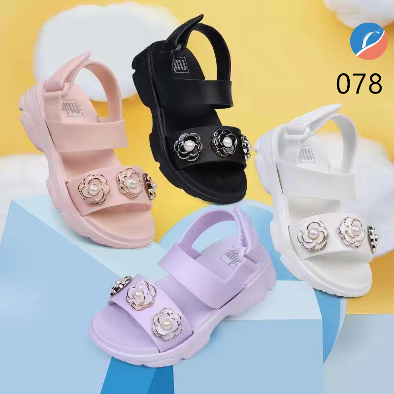 Children's shoes 2023 new children's sandals Flower girls fashion Dazzle flash princess soft sole soft surface comfortable sandals