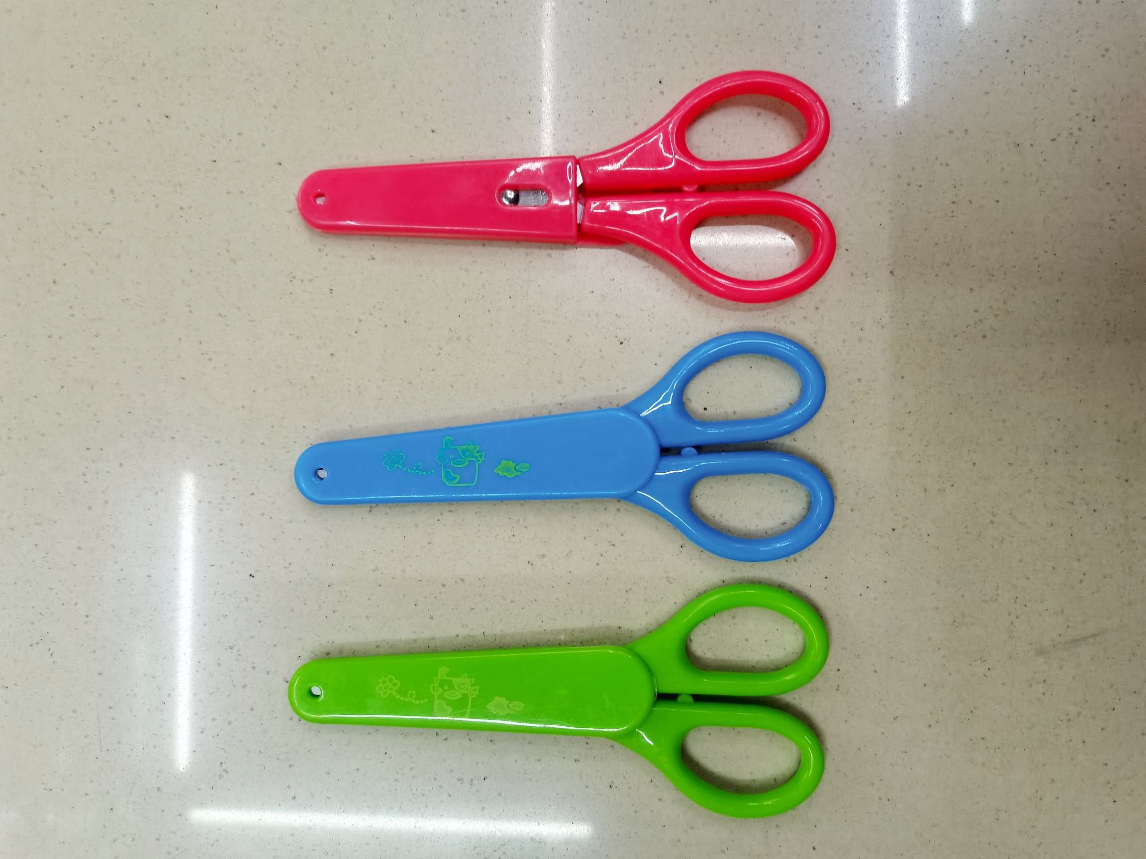 Office and educational knives and scissors, student scissors, stationery scissors, student scissors with sockets
Children's scissors, office scissors Application Scenario