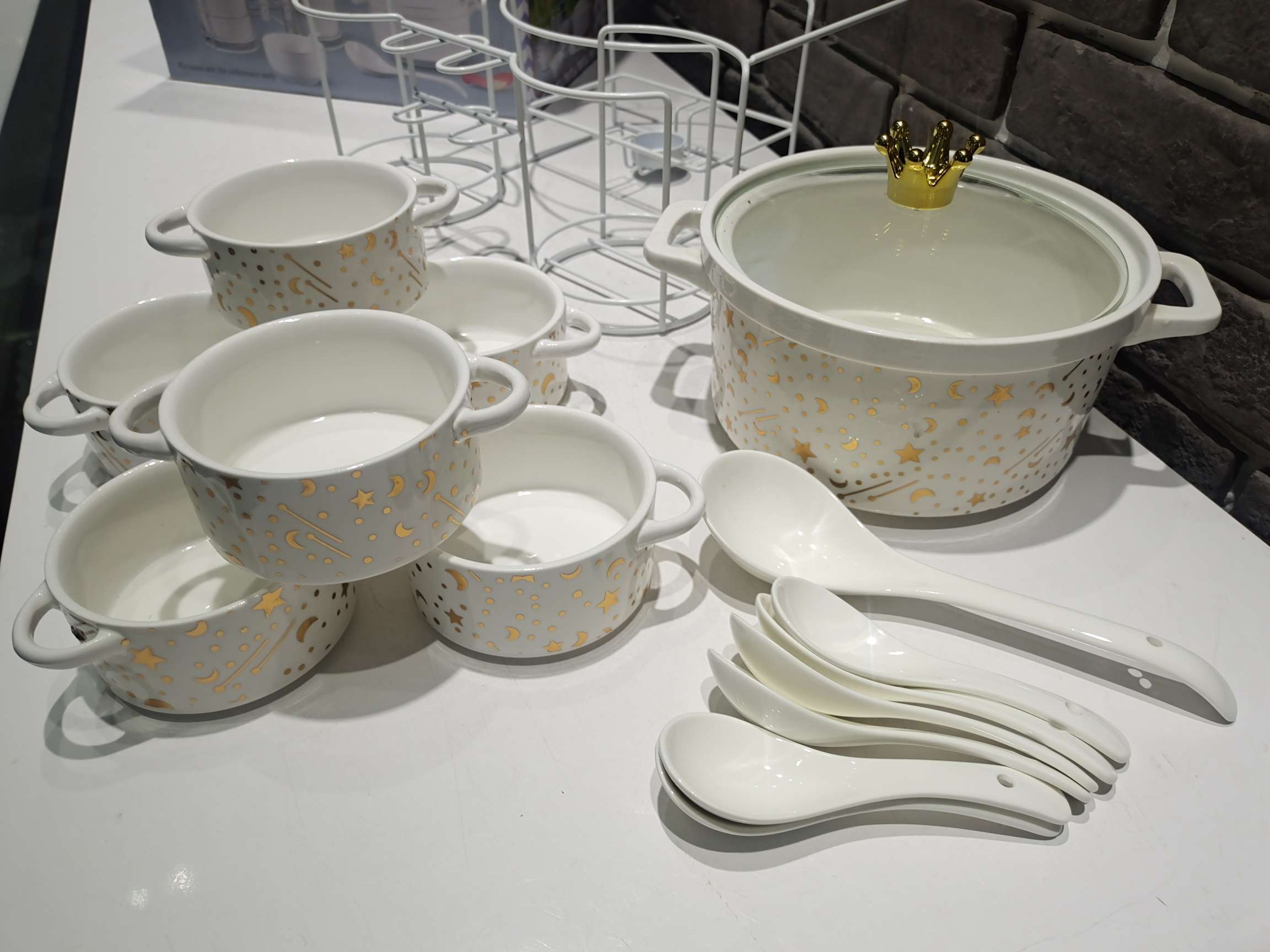 Jingdezhen Ceramic Soup Pot Set Star Star Moon Soup Pot Set Gold-Plated Soup Pot Rice Noodle Pot Stew Pot Application Scenario