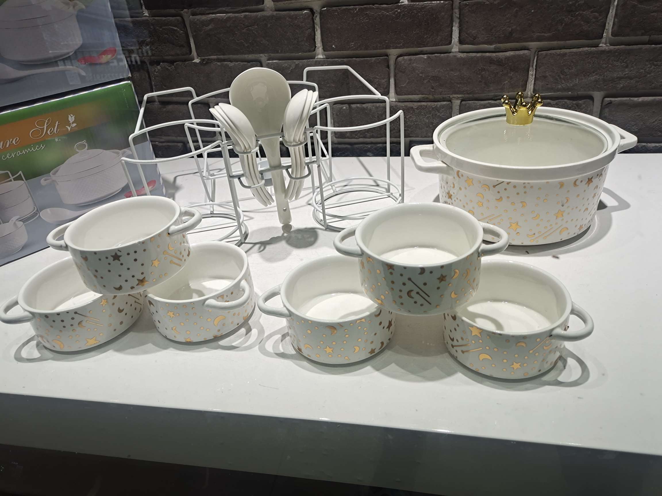 Jingdezhen Ceramic Soup Pot Set Star Star Moon Soup Pot Set Gold-Plated Soup Pot Rice Noodle Pot Stew Pot Application Scenario