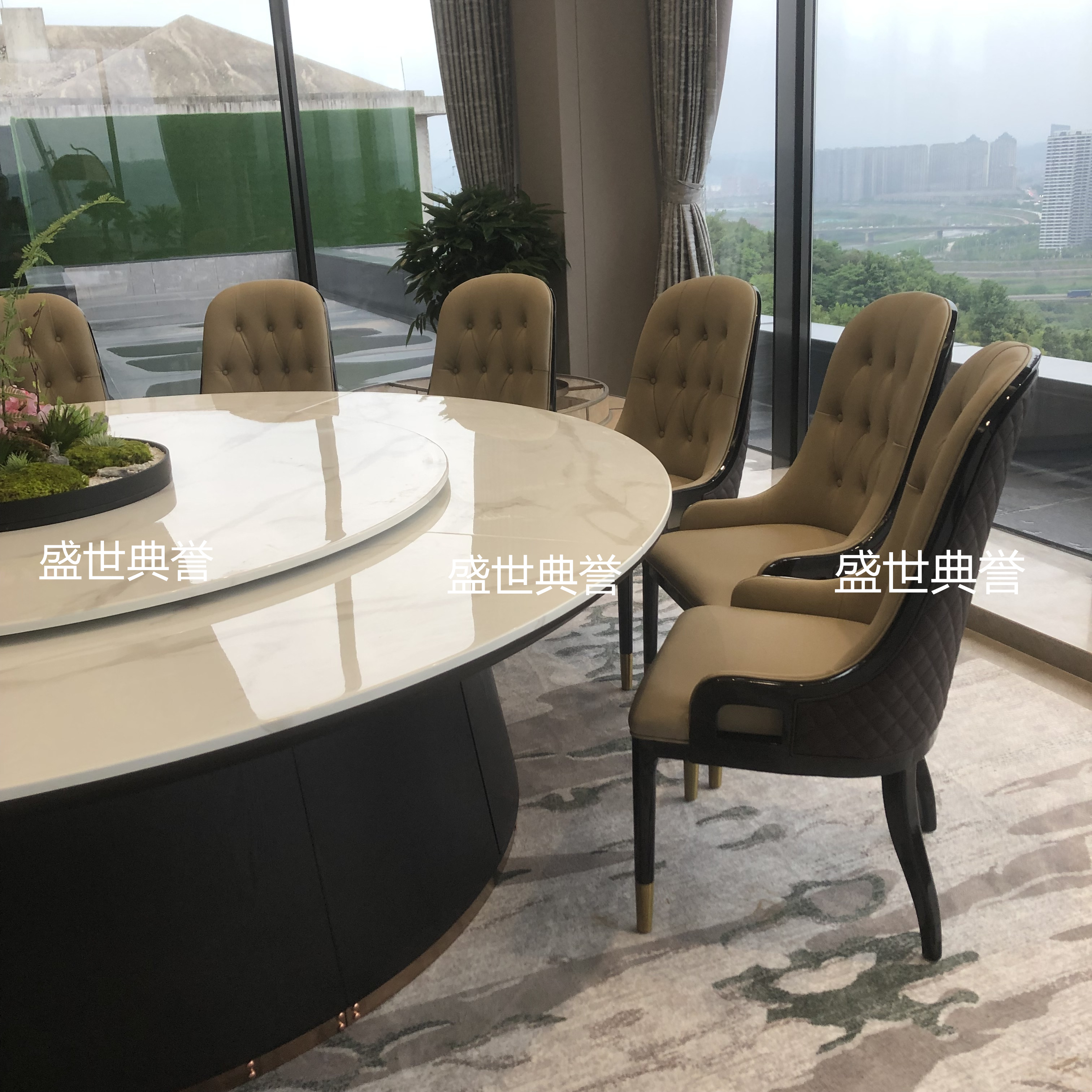 镇江五星级酒店实木餐桌椅度假酒店包厢轻奢实木椅海鲜餐厅软包椅