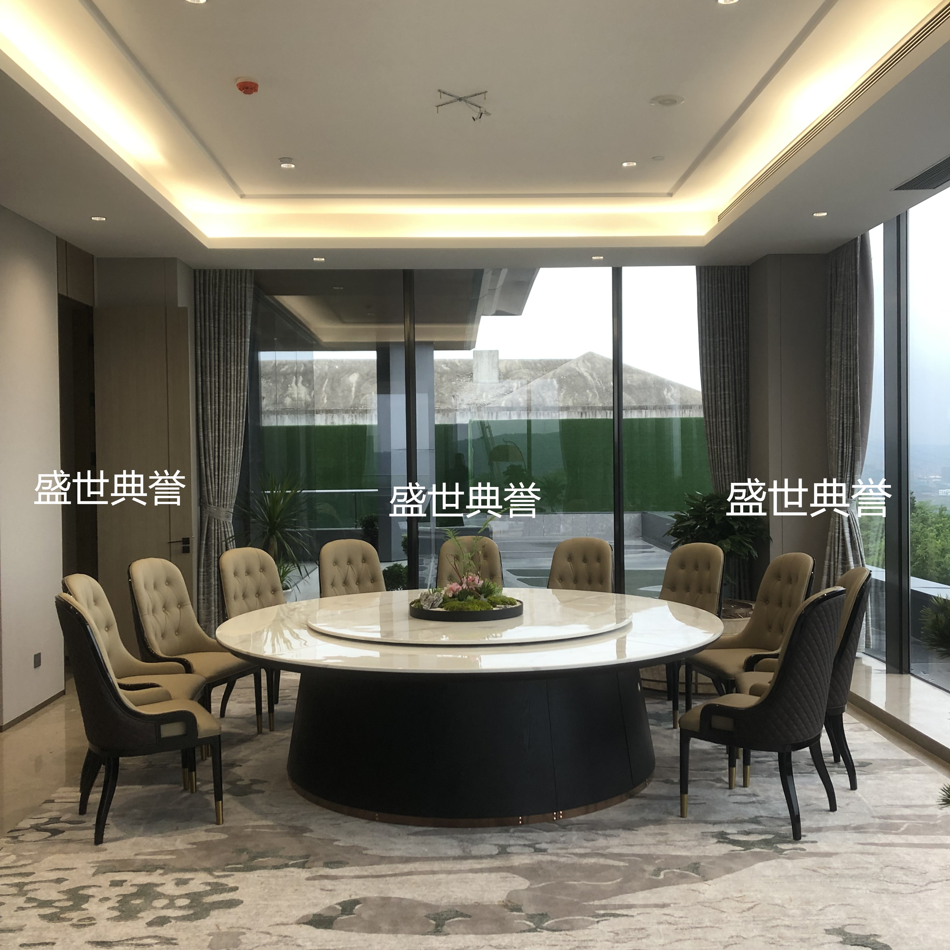 Solid wood furniture for five-star hotels in Hangzhou, seafood style, marble electric dining table, high-end club, light luxury large round table details Picture