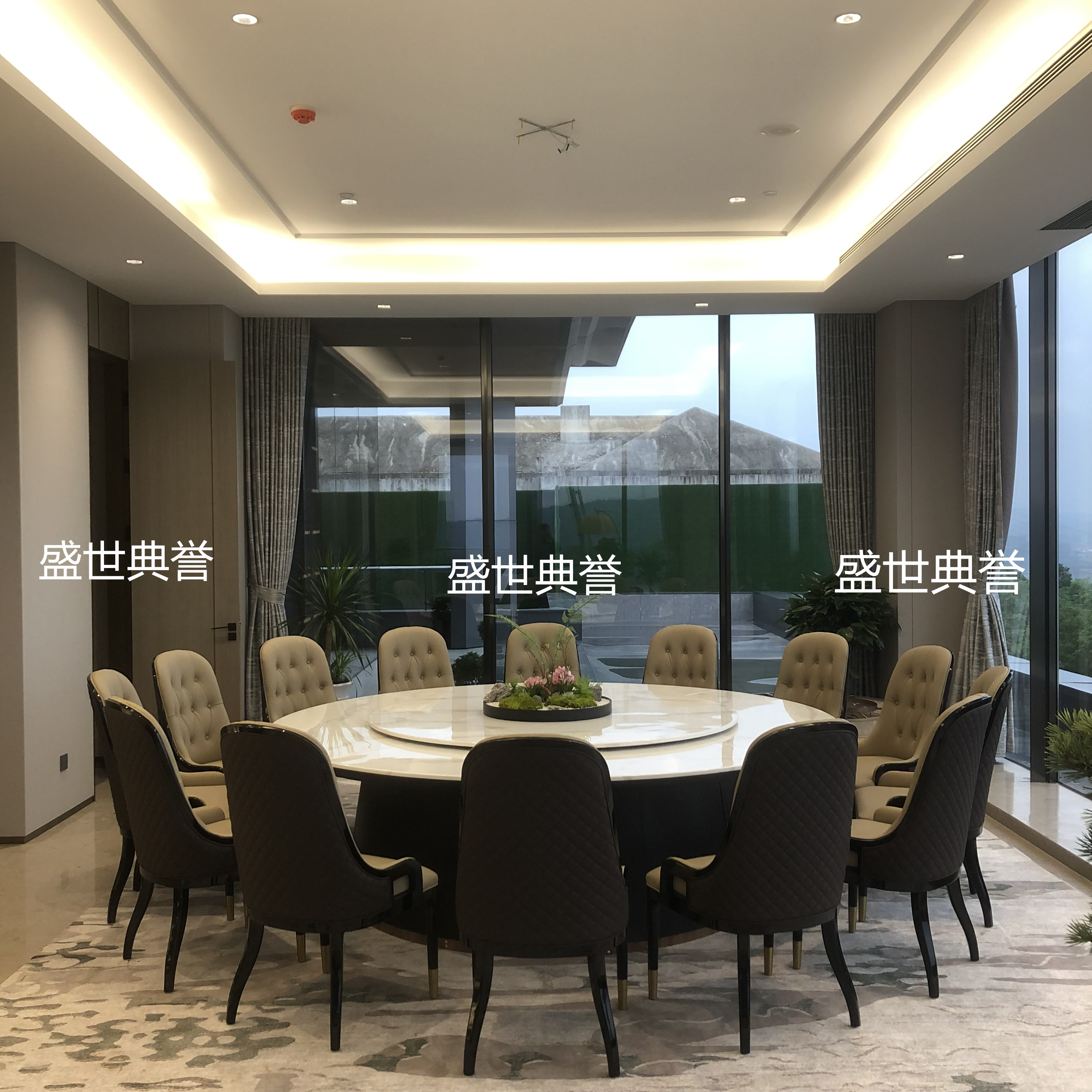 餐桌实物图