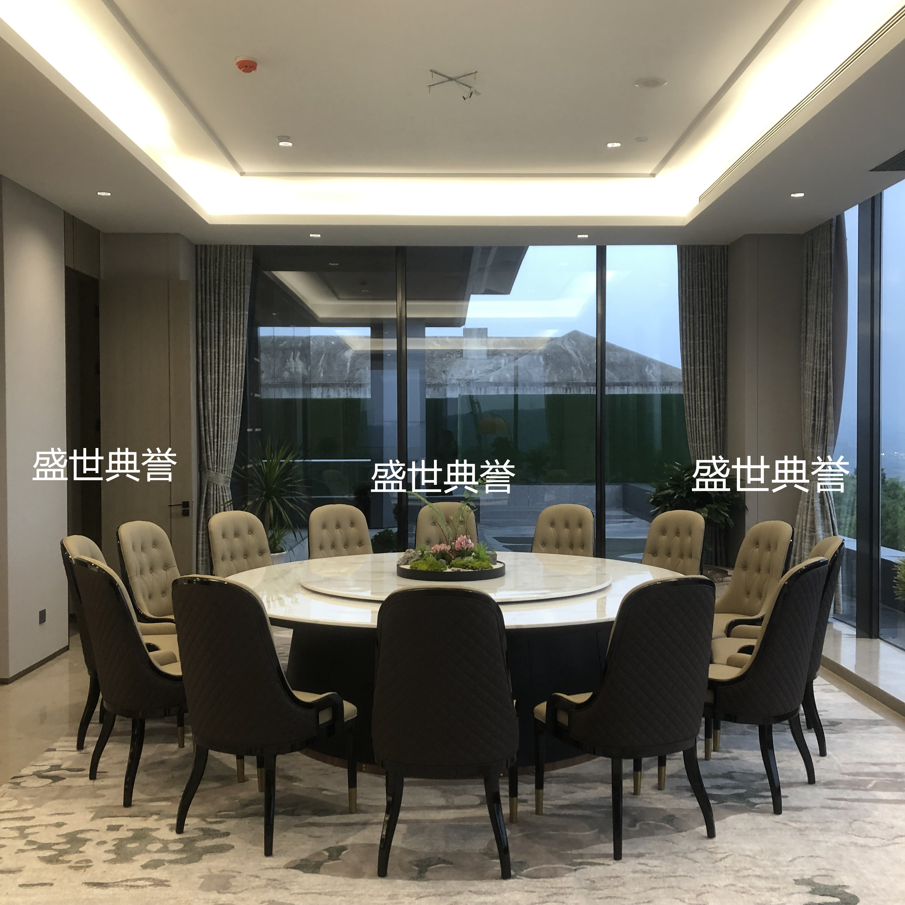 Solid wood furniture for five-star hotels in Hangzhou, seafood style, marble electric dining table, high-end club, light luxury large round table Item Picture
