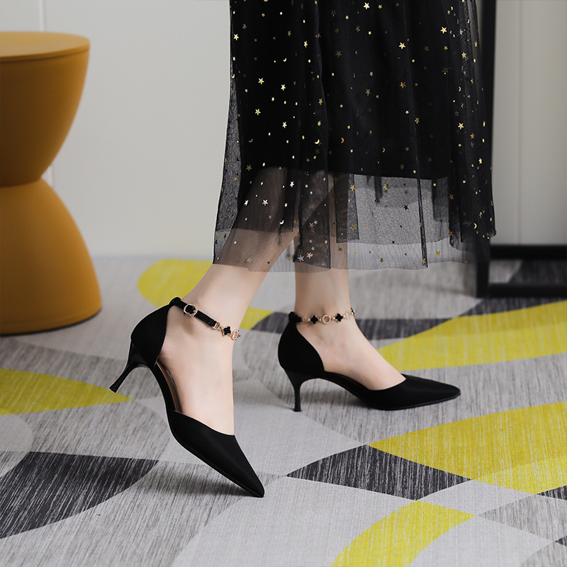 31 32 33 Small Size Women's Shoes Black Satin Korean Version Of Professional One-Line High Heels Women's Mid-Heel Bao Toe Pointed Shoes Application Scenario