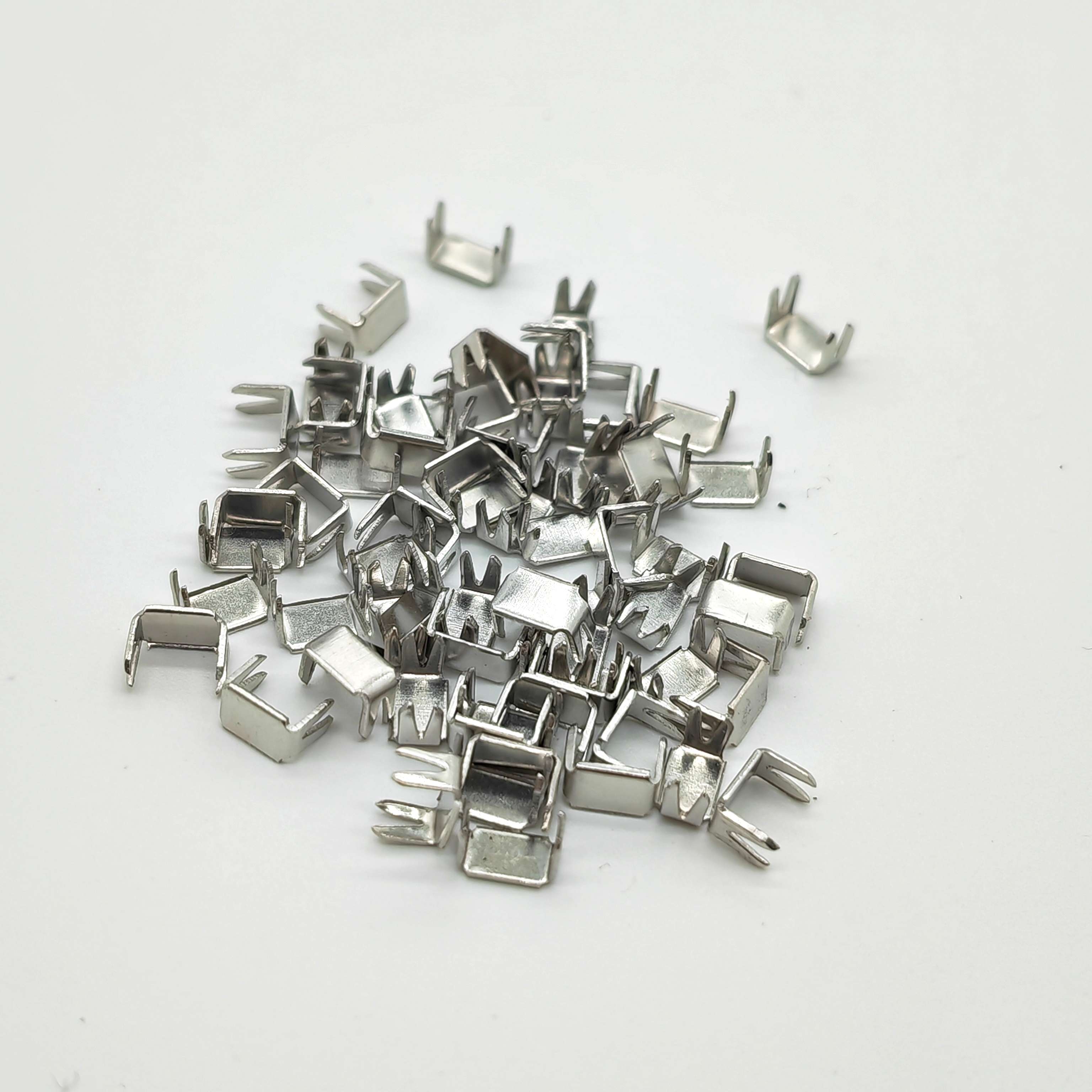 3#5# Zipper Iron Four-Pin Code After Code Manual Luggage Tent Zipper Accessories Can Be Customized Contact 18368660535 Application Scenario