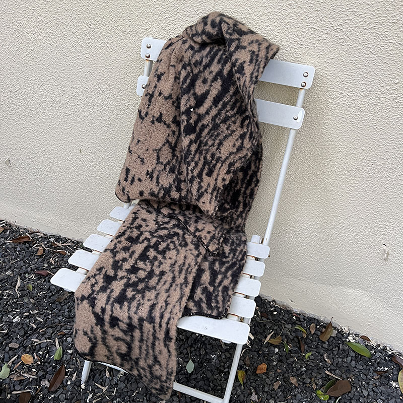 Factory Wholesale Korean Version Autumn And Winter Warm Wear With All Soft Knitted Plush Thickened Shawl Leopard Print Scarf details Picture