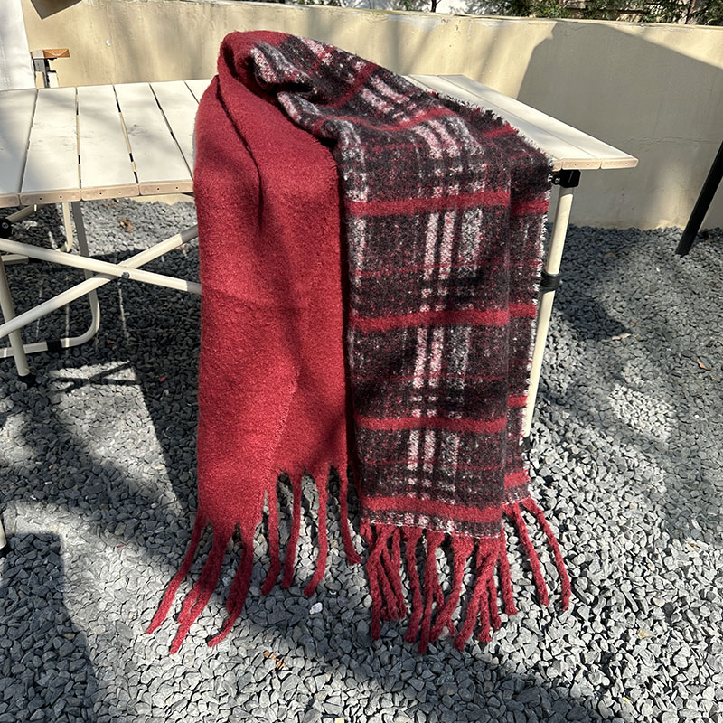 Factory Custom Autumn And Winter New Warm Korean Version Of Advanced Sense All Over The Shawl Explosion Fringe Patchwork Plaid Scarf details Picture