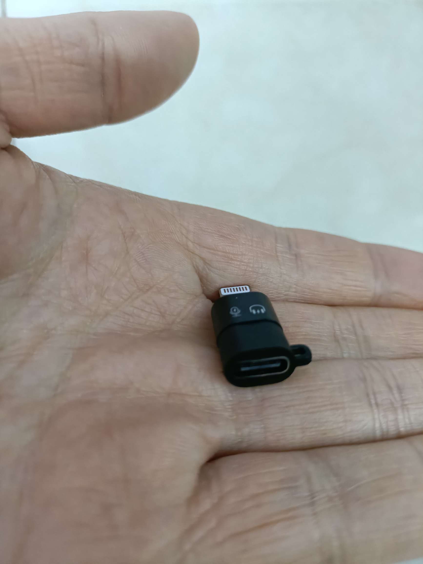 F5
Type-C+ Apple 2-in-1 wireless lapel microphone without charging Application Scenario