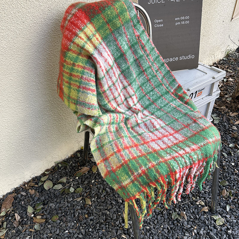 Factory Custom Autumn And Winter New Korean Version Of Male And Female Students With The Same Scarf With Thick Fringe Color Plaid Scarf Application Scenario