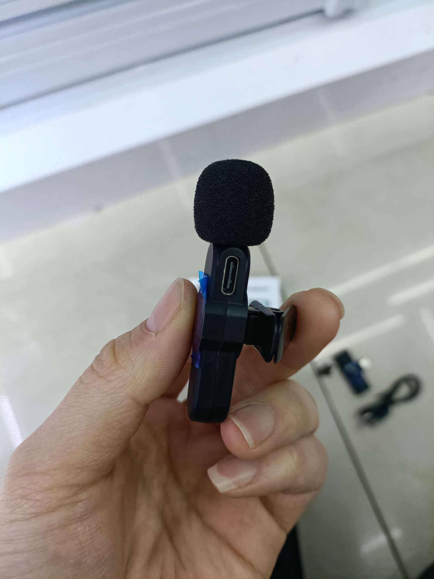 F5
Type-C+ Apple 2-in-1 wireless lapel microphone without charging Item Picture