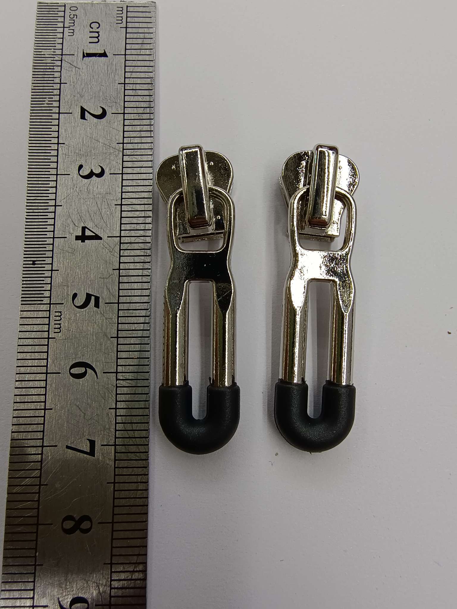 Metal zipper with zipper pull Specification drawing