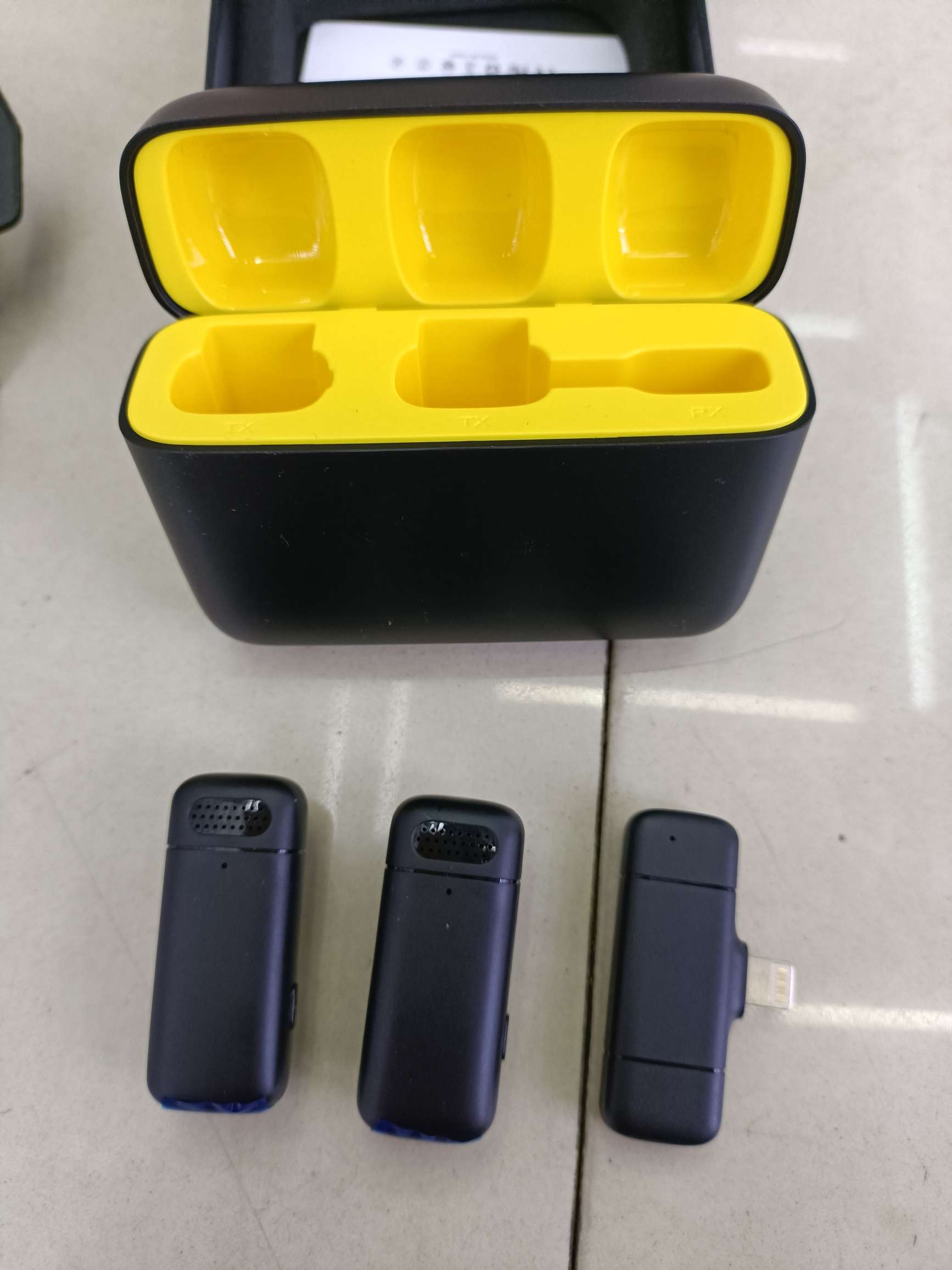 J13 Cockpit one tow two collar microphone Apple interface /Type-C interface seat charger dual microphone Item Picture