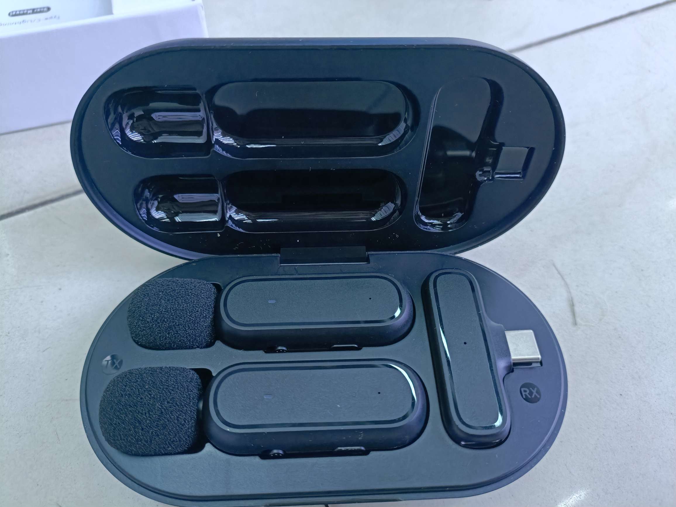 K61 cockpit one tow, two collar clip microphone rechargeable cockpit model
Apple interface /Type-C interface Item Picture