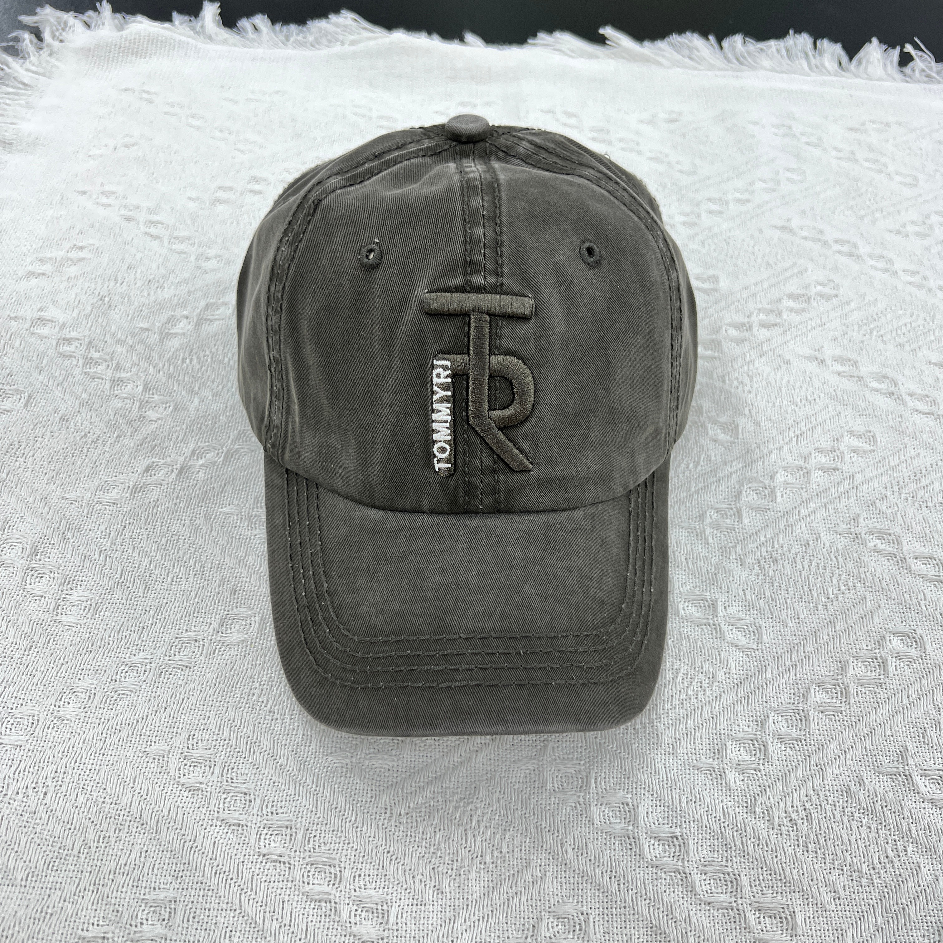 Meichen Hat Industry customizes washed cotton festival hats, men's headscarves, baseball caps, and versatile washed baseball ponytails for Christmas parties Application Scenario