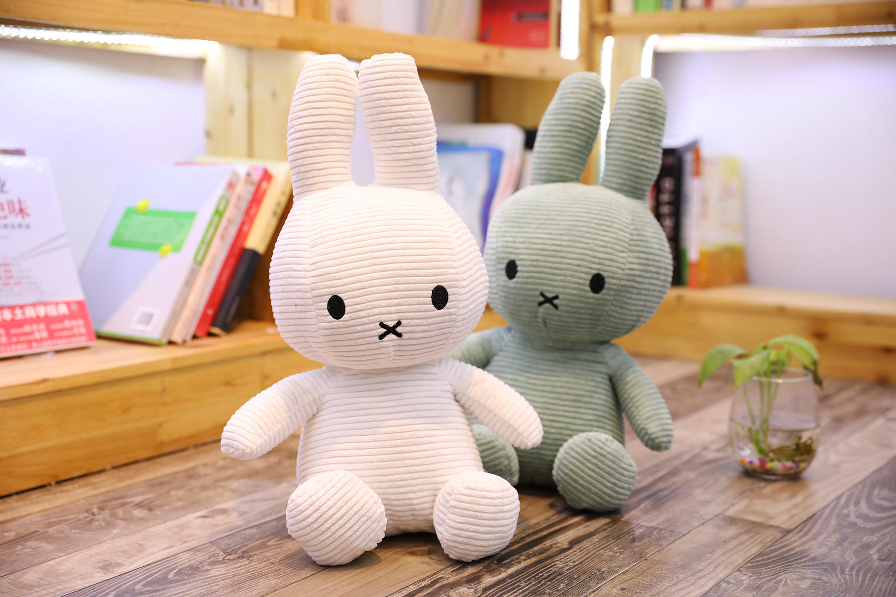 Creative animal figurines, plush rabbits, display stand ornaments, small throwing dolls pic 1