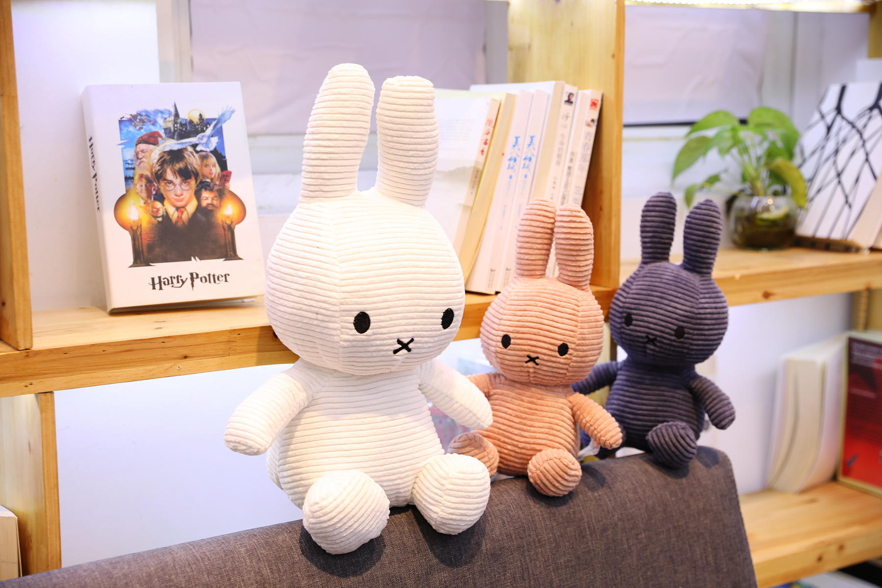 Creative animal figurines, plush rabbits, display stand ornaments, small throwing dolls pic 4