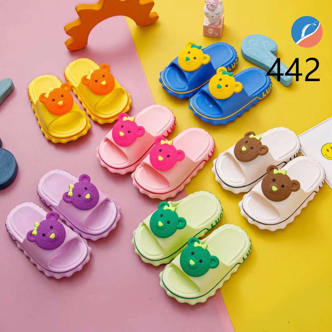 Slippers step on the shit in summer, parent-child cute home with indoor non-slip soft bottom female baby wear slippers outside