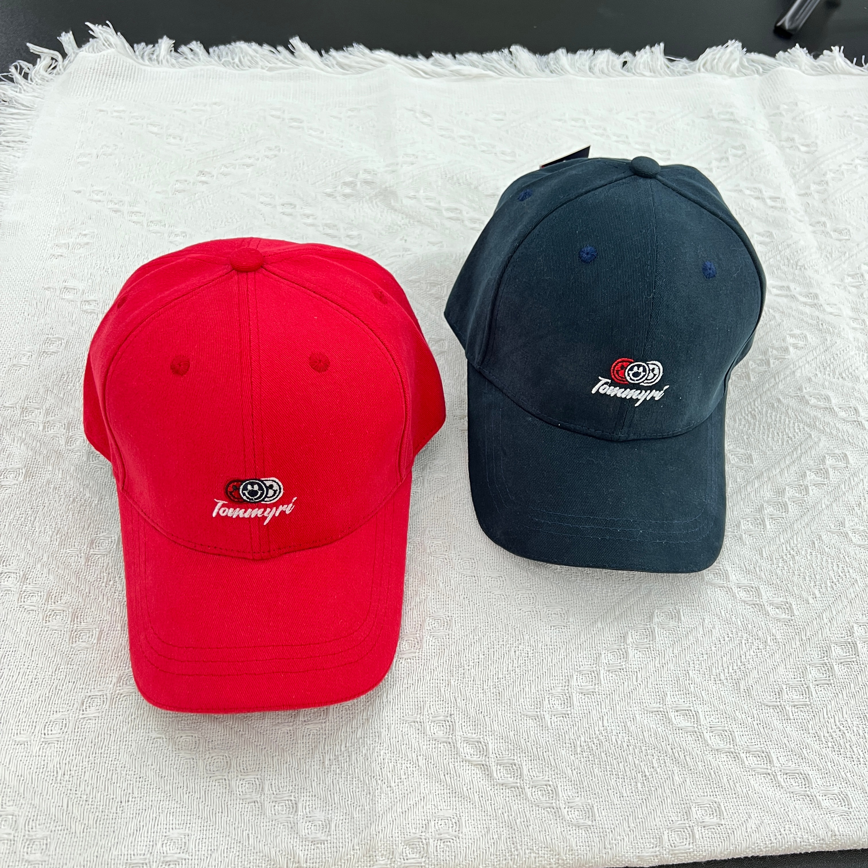 Meichen Hat Industry's suede and velvet baseball caps are a trendy brand for all four seasons. They are Instagram couple hats that show off your face. They are small, retro and festive hats that are casual and versatile full figure