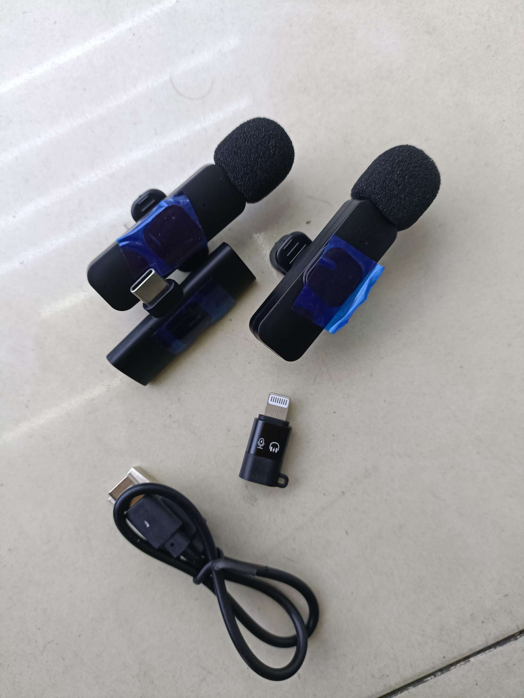 K9 4-in-1 wireless lapel microphone with charging
Apple interface and Type-C interface in one
adapter Specification drawing