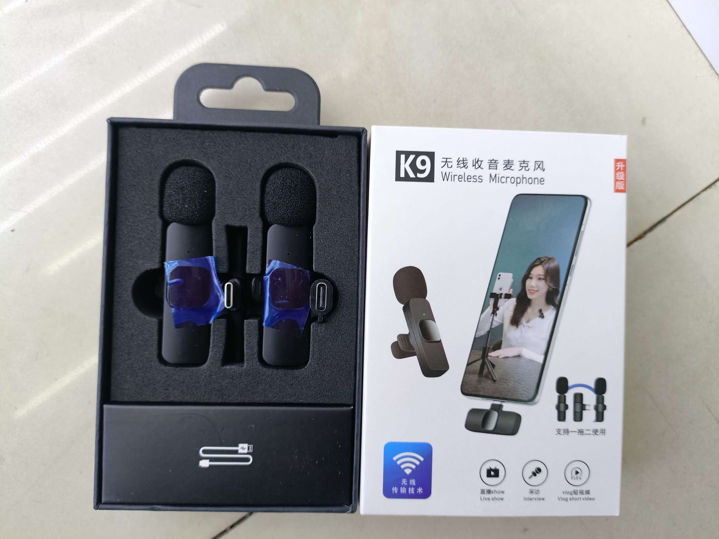 K9 4-in-1 wireless lapel microphone with charging
Apple interface and Type-C interface in one
adapter details Picture