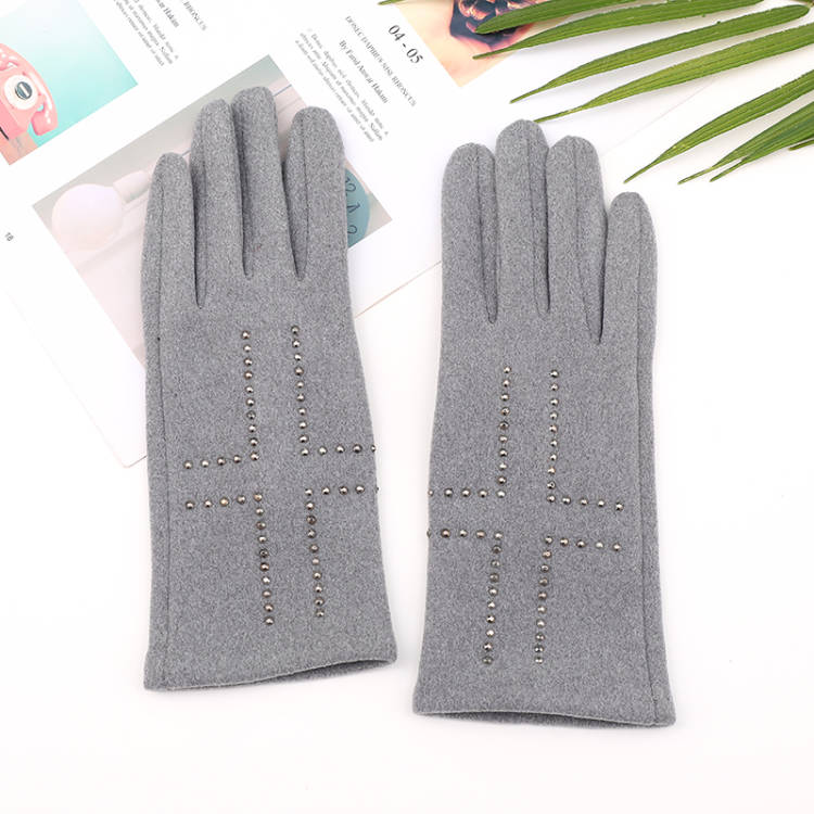 Manufacturers supply new autumn and winter women de velvet hand back + number diamond pattern gloves riding gloves