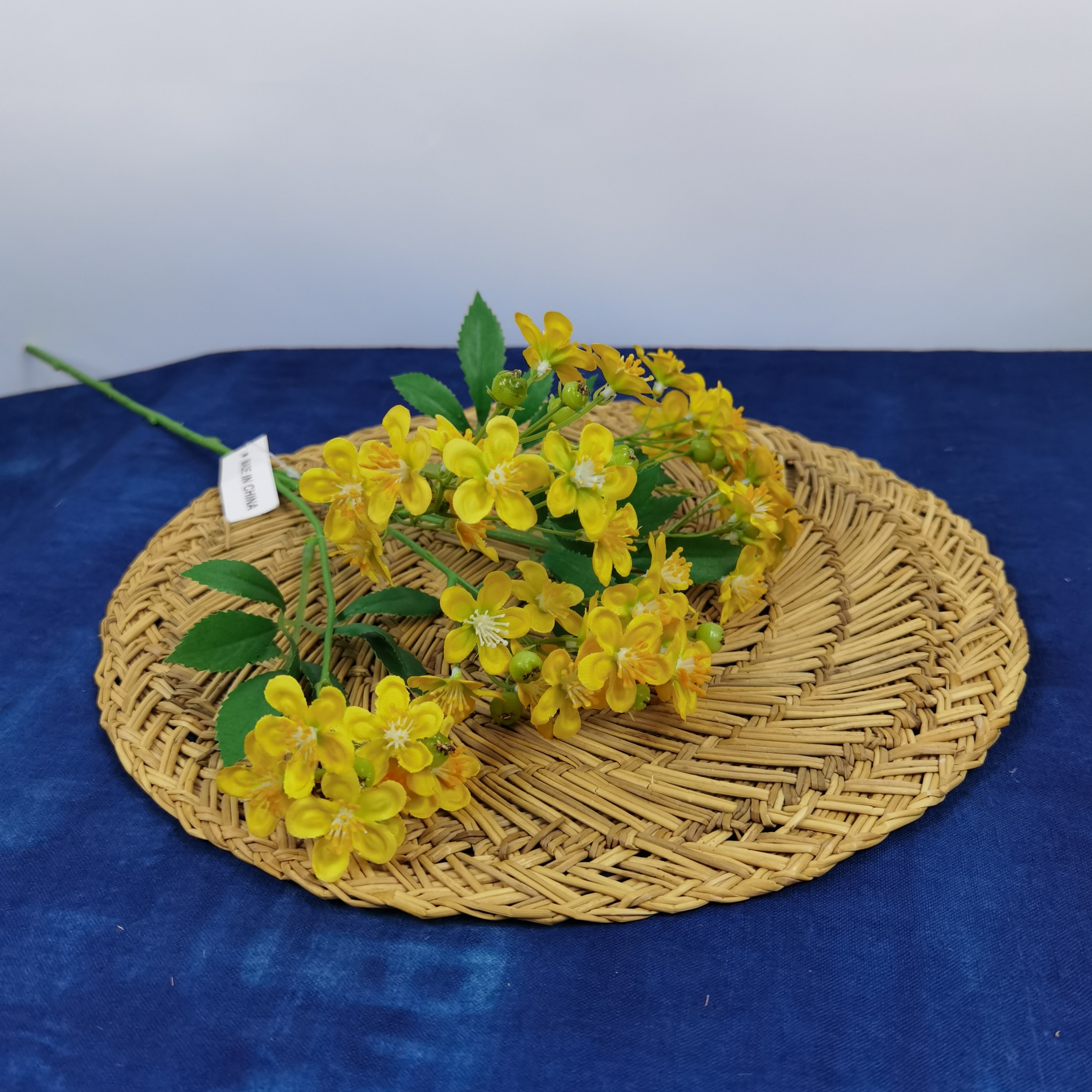Venta caliente simulación de una sola pieza madera tungue flor tela de seda falsa flor interior casa mesa de comedor colocación boda vestido suave flores al por mayor pic 8