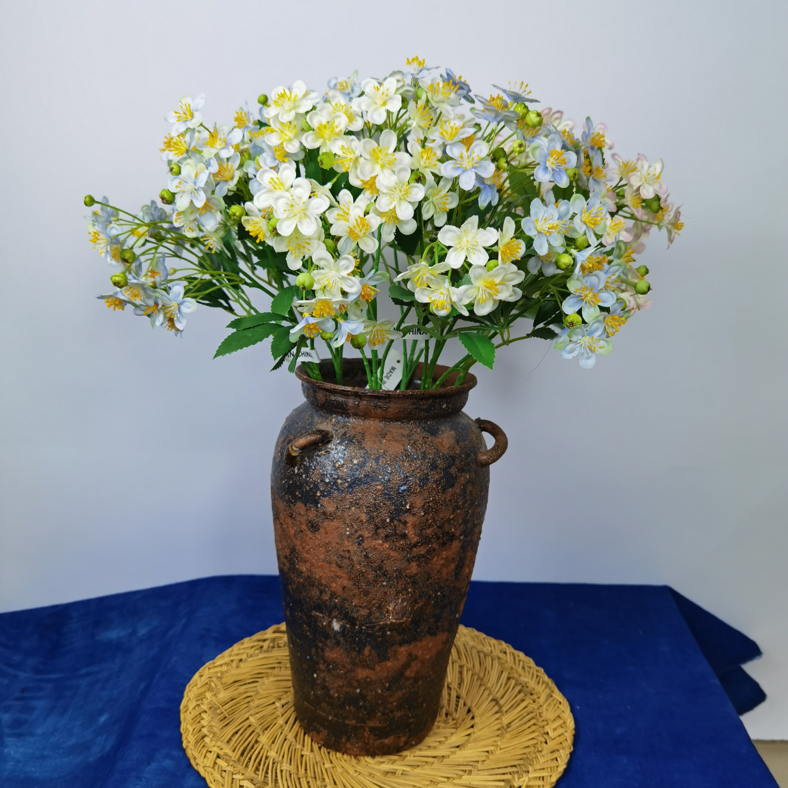 Venta caliente simulación de una sola pieza madera tungue flor tela de seda falsa flor interior casa mesa de comedor colocación boda vestido suave flores al por mayor Item Picture
