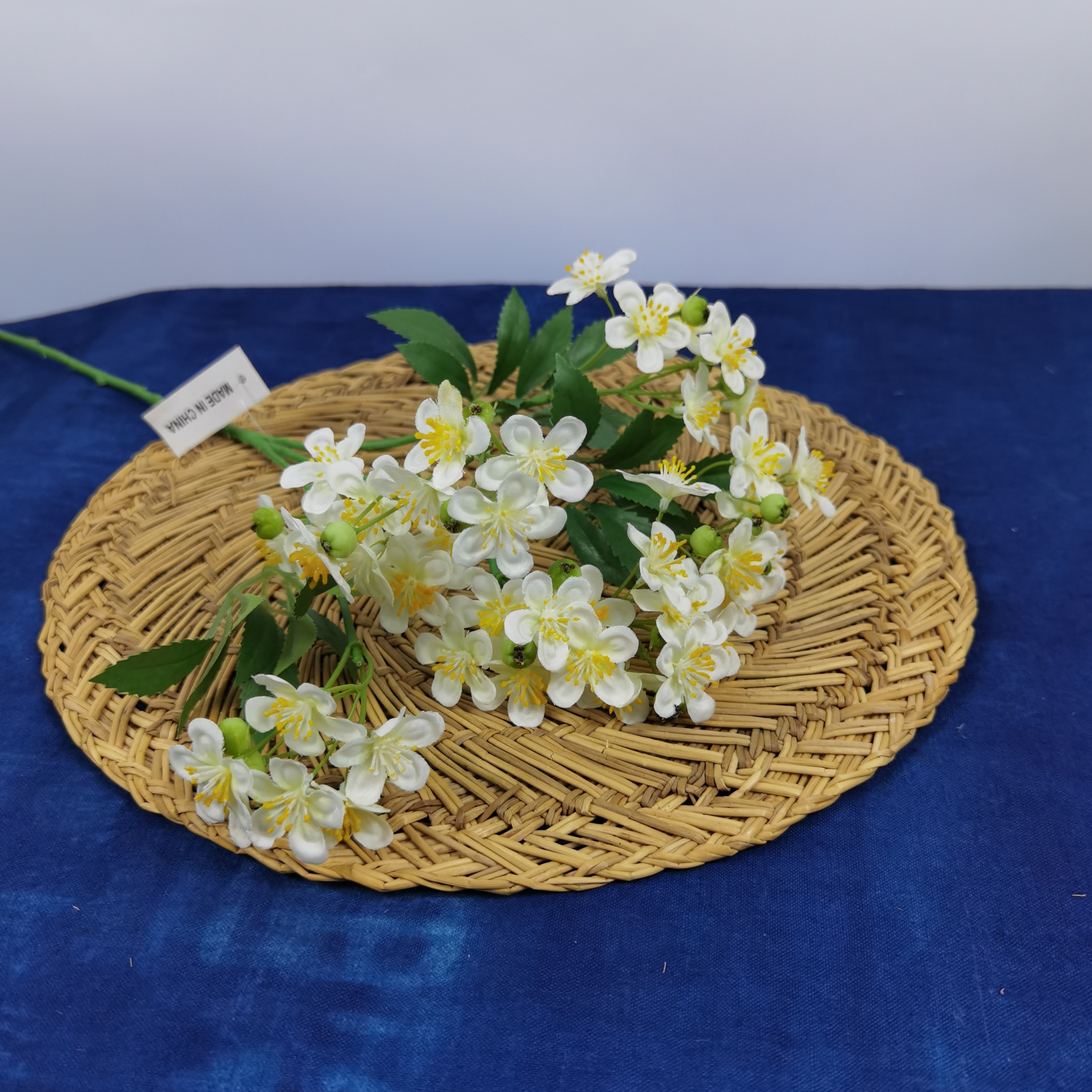 Venta caliente simulación de una sola pieza madera tungue flor tela de seda falsa flor interior casa mesa de comedor colocación boda vestido suave flores al por mayor pic 7
