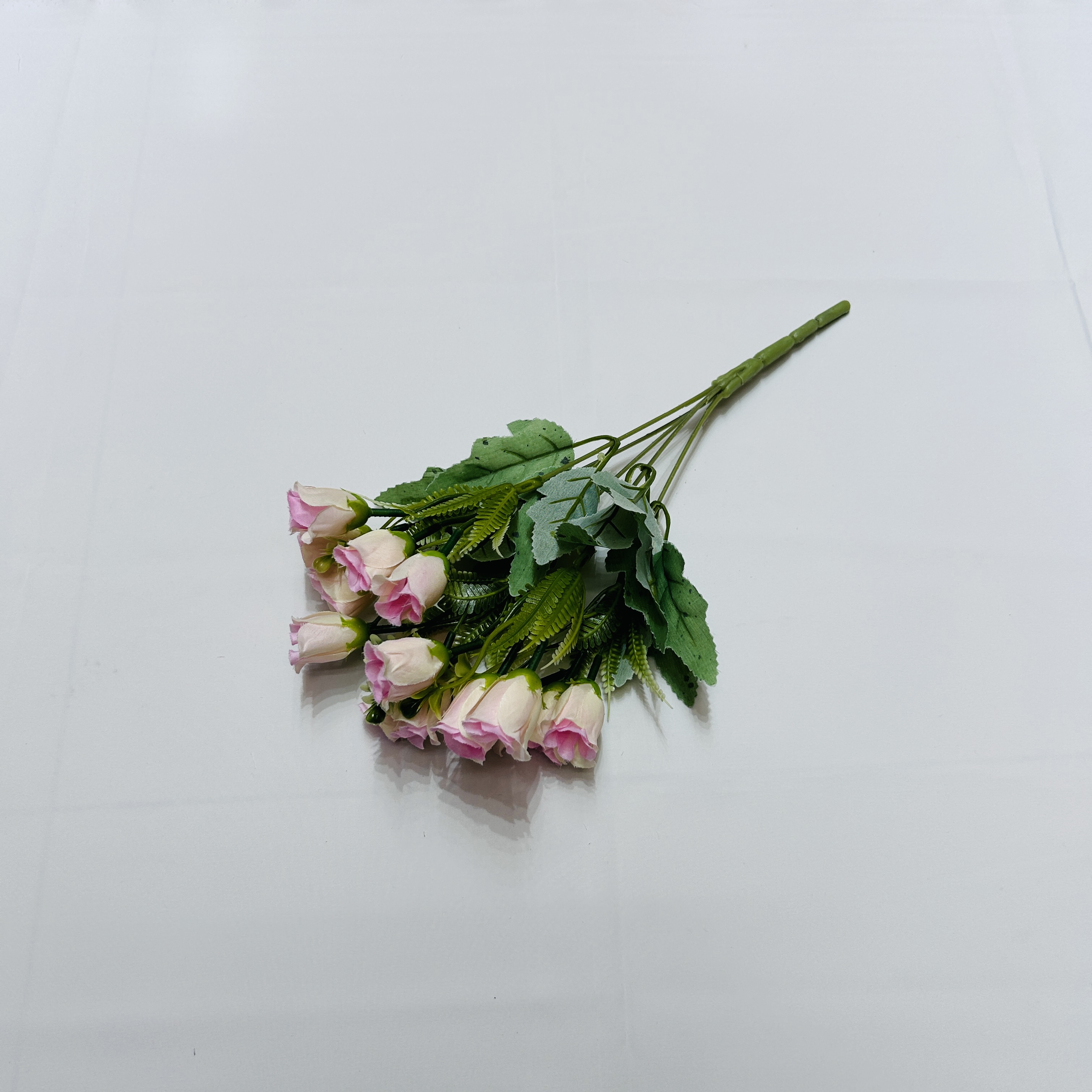 Artificial Rose Small Bouquet Plastic Flowers Bridal Bouquet Fabric Roses Wedding Decoration Props Flower Decoration Flowers 5 Forks Rouge Rose Bouquet Artificial Bouquet Hand Bouquet Small Bouquet Silk Flower Fabric Wedding Decoration Flowers Application Scenario