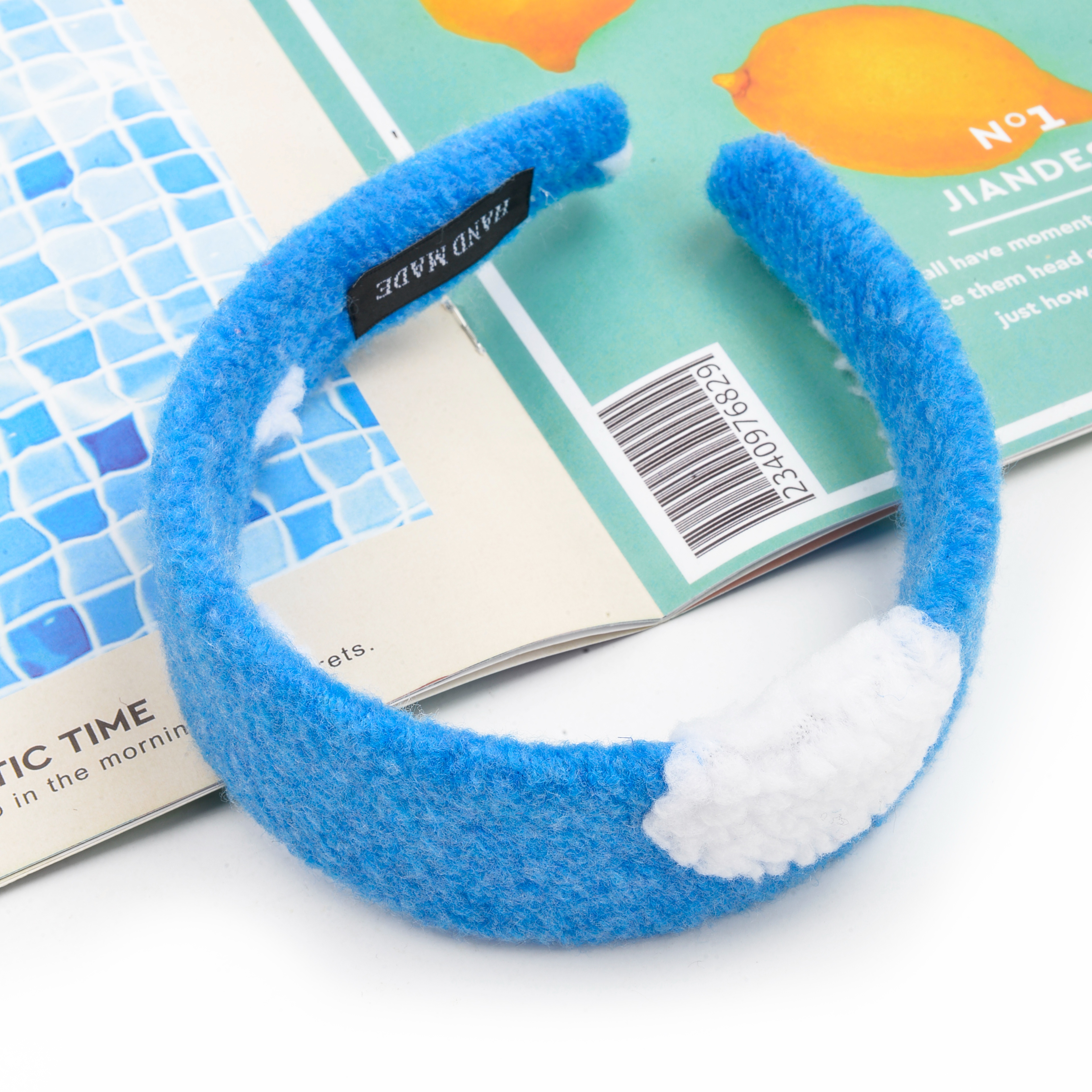 The Korean version of the colorful heart-shaped plush sheep-like hair band is sweet and cute. The wide headband is a fashionable hair accessory pic 3