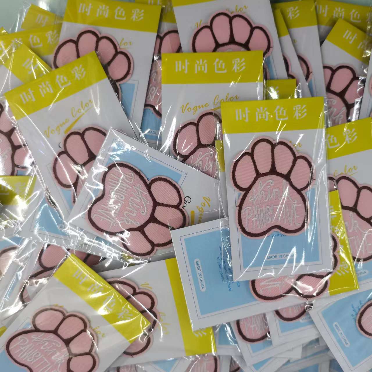 织标/皮标/皮革辅料皮标/水洗标/皮标滴塑产品图