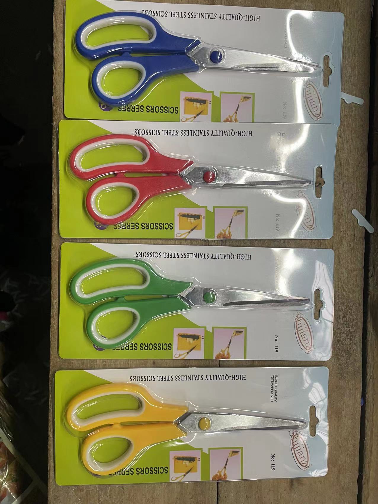 Office and educational knives and scissors, hardware tools, knives and scissors, office and educational scissors, student scissors, color handle card insertion scissors details Picture