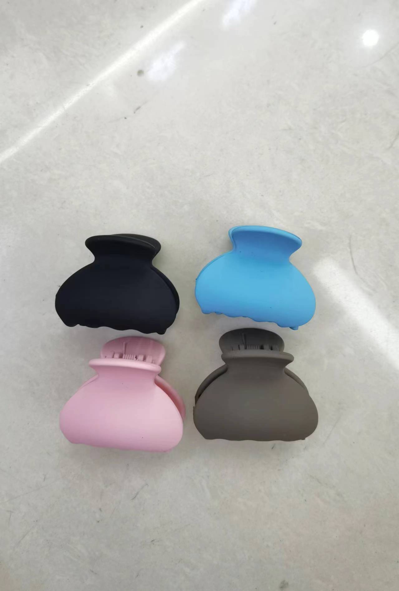 专业生   产牛筋爪，头                             扣等