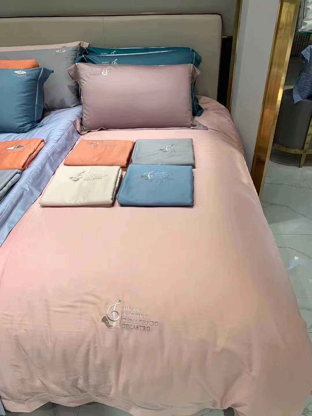 Simple Modern Luxury Style Four Sets Of Home details Picture